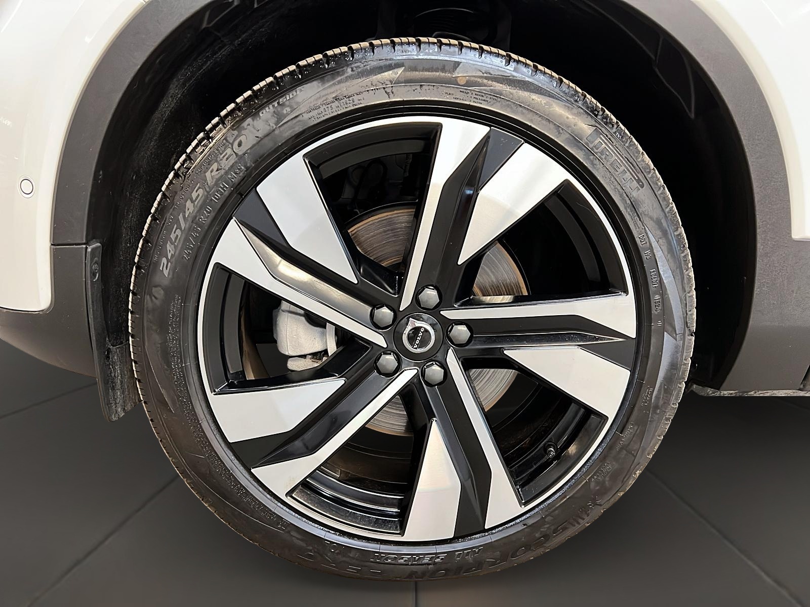 Volvo XC40 B5 PLUS CUIR TOIT PANO NAV 4RM 2025 - image #30