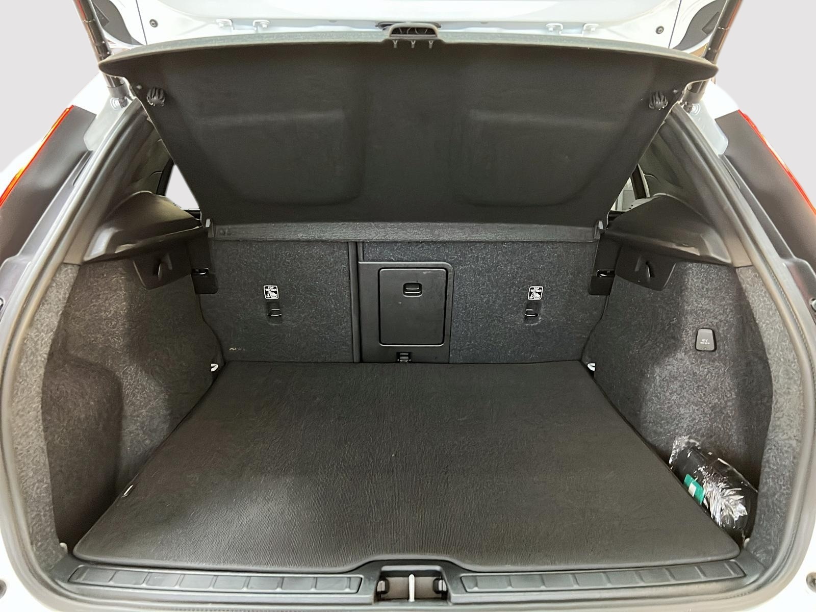 Volvo XC40 B5 PLUS CUIR TOIT PANO NAV 4RM 2025 - image #13