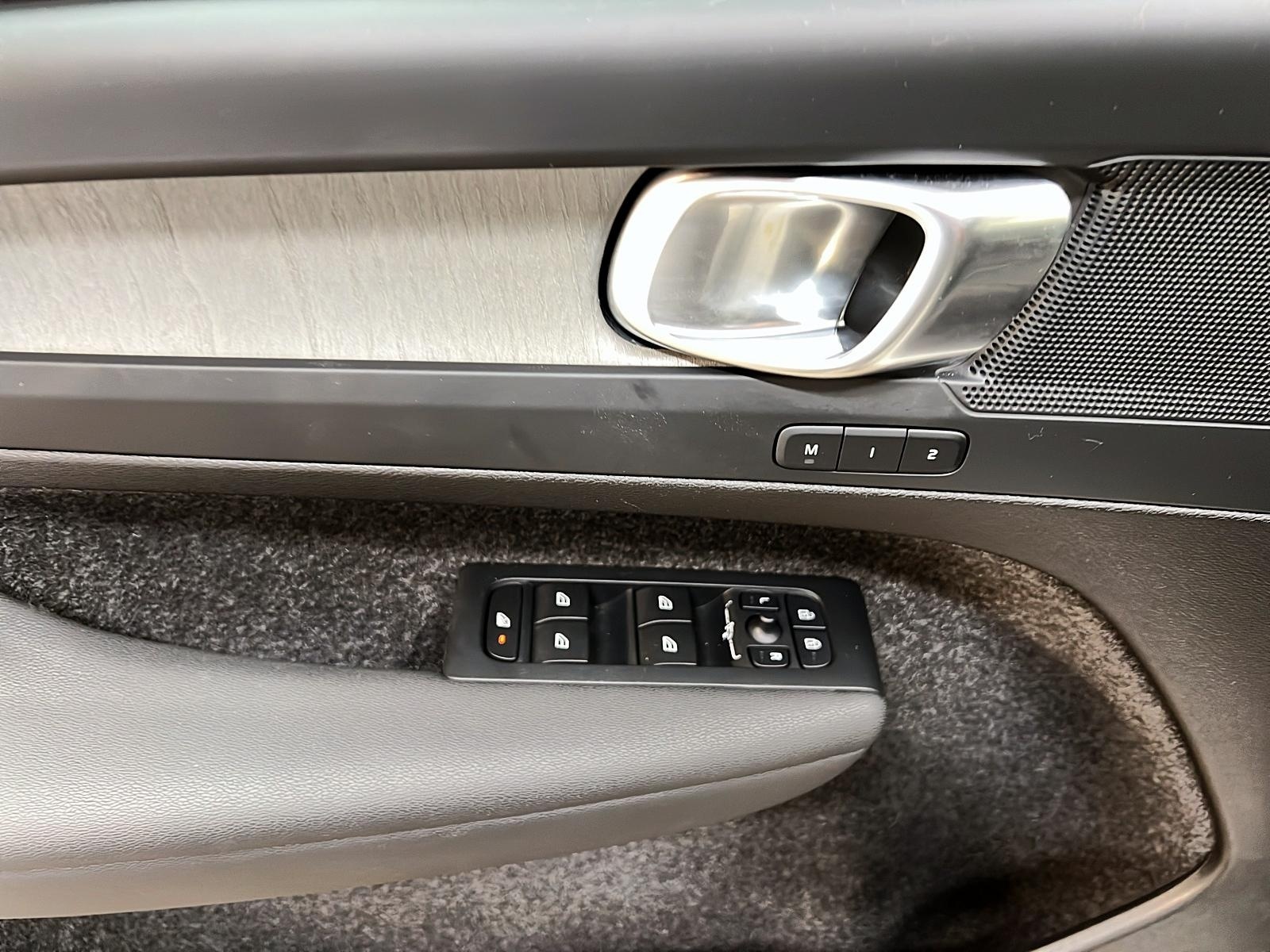 Volvo XC40 B5 PLUS CUIR TOIT PANO NAV 4RM 2025 - image #23