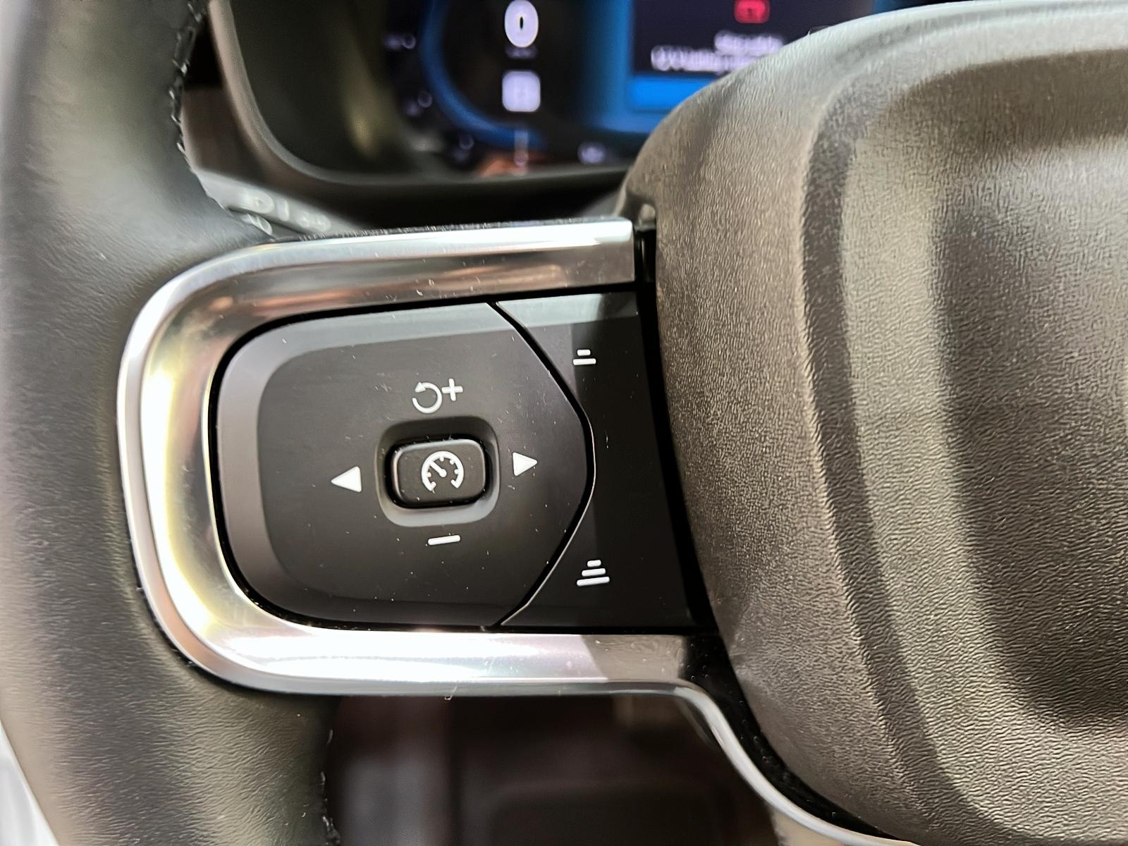 Volvo XC40 B5 PLUS CUIR TOIT PANO NAV 4RM 2025 - image #22