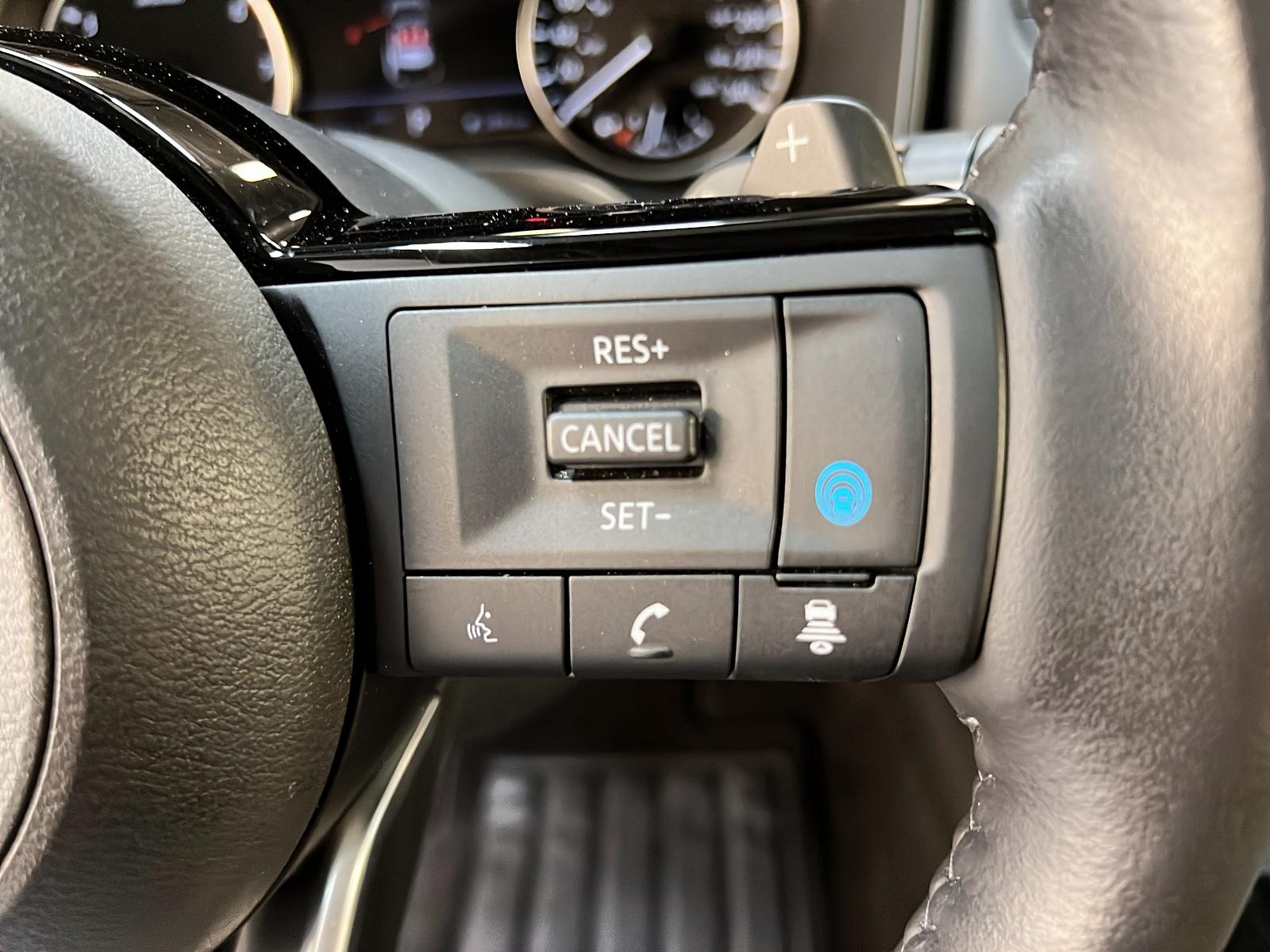 Nissan Rogue SV TOIT PANO  4RM 2023 - image #19