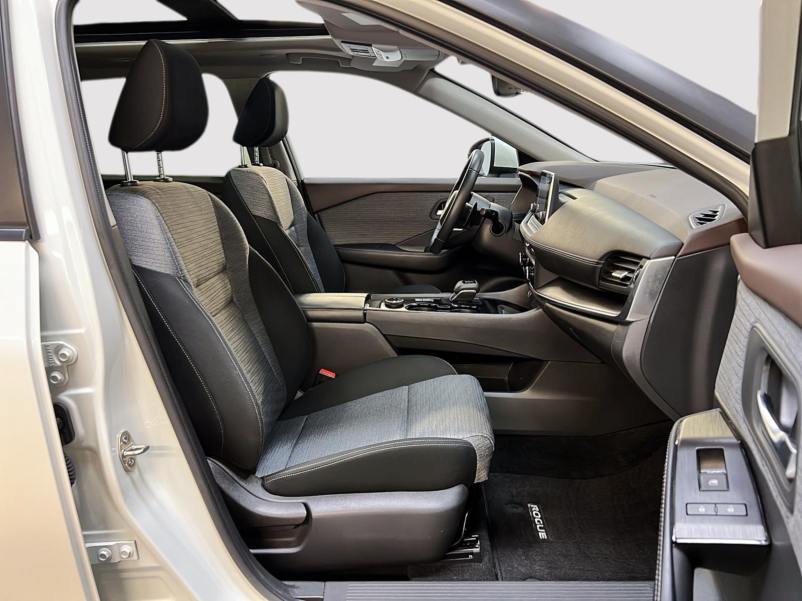 Nissan Rogue SV TOIT PANO  4RM 2023 - image #8