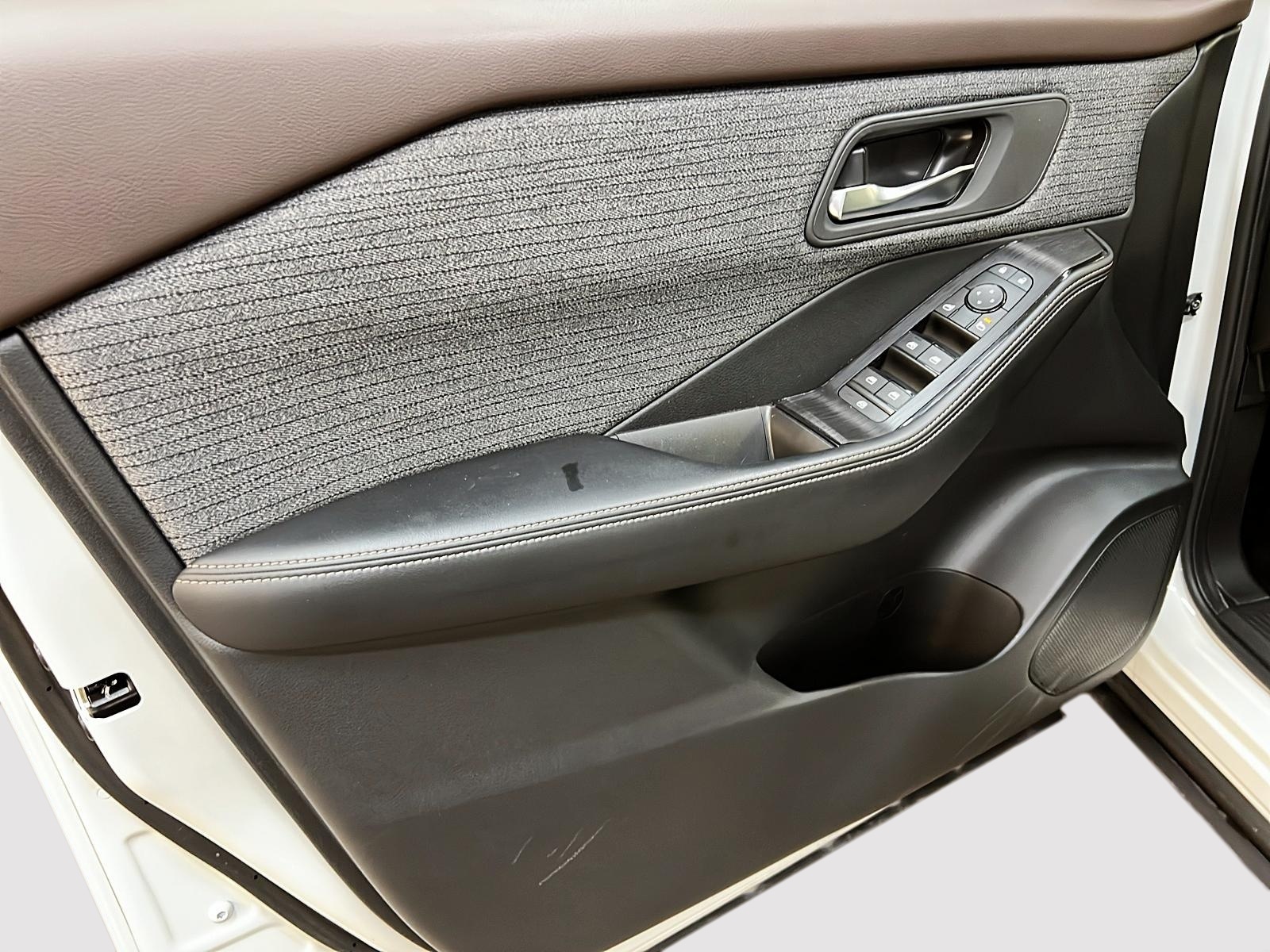 Nissan Rogue SV TOIT PANO  4RM 2023 - image #23