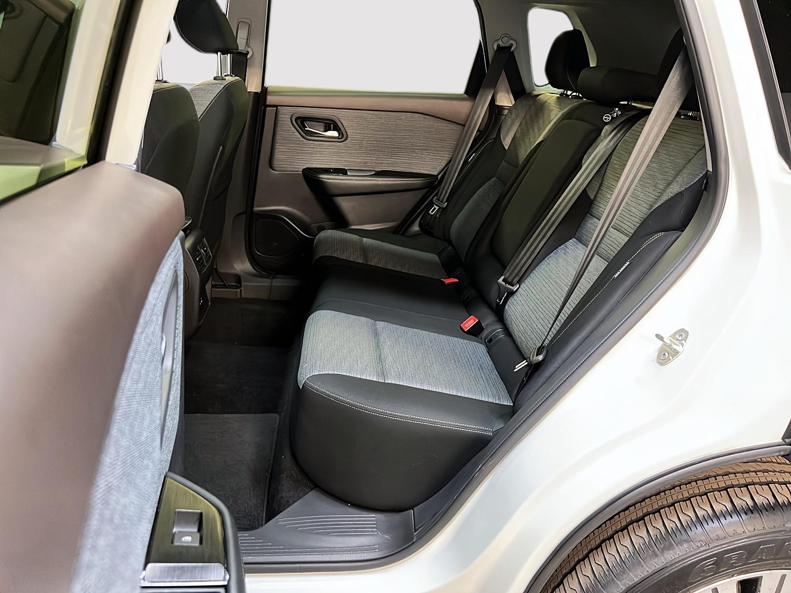 Nissan Rogue SV TOIT PANO  4RM 2023 - image #9