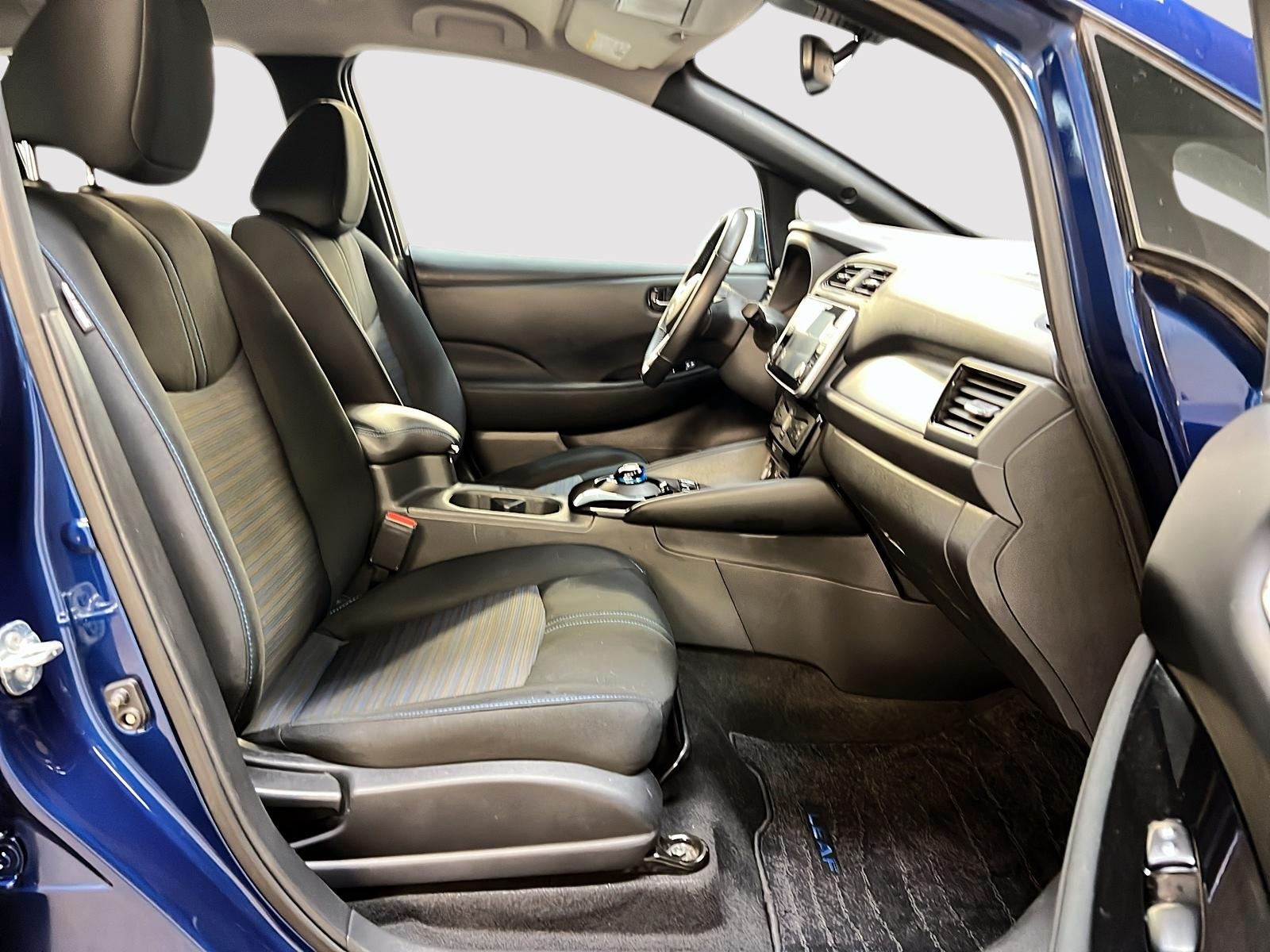 Nissan Leaf SV NAV 2023 - image #8