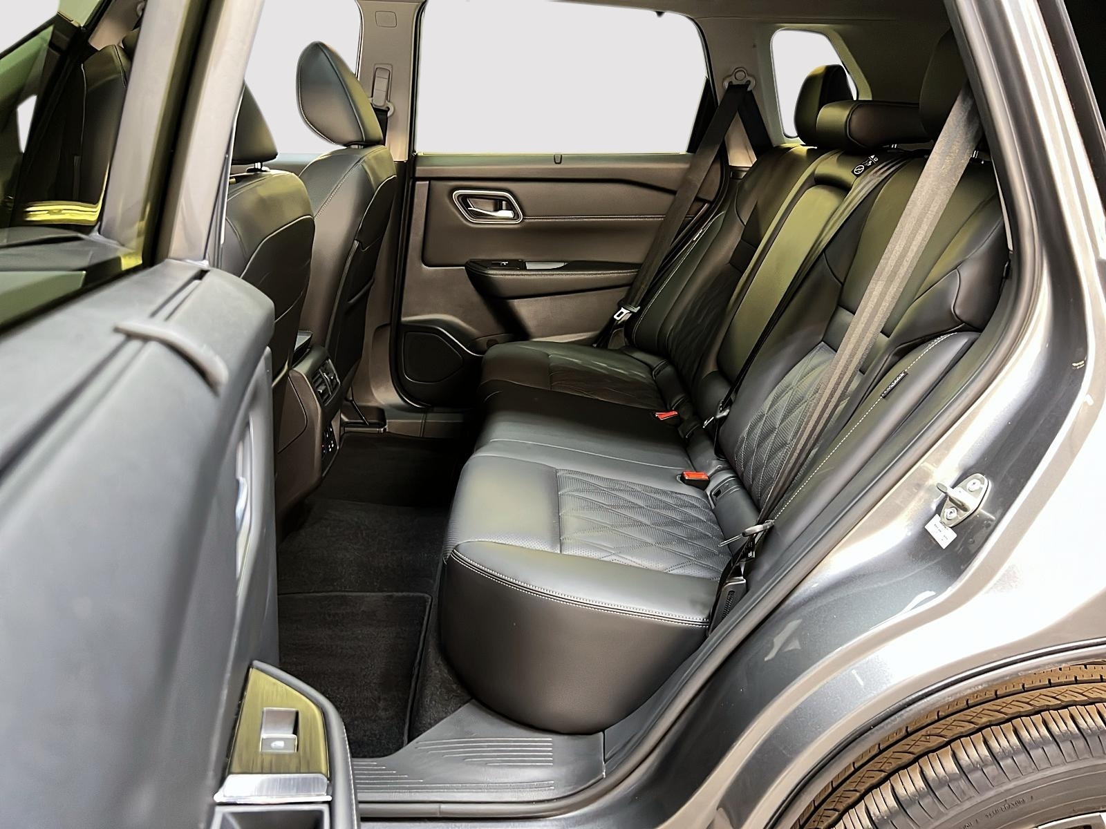 Nissan Rogue PLATINUM CUIR TOIT PANO NAV 4RM 2024 - image #9