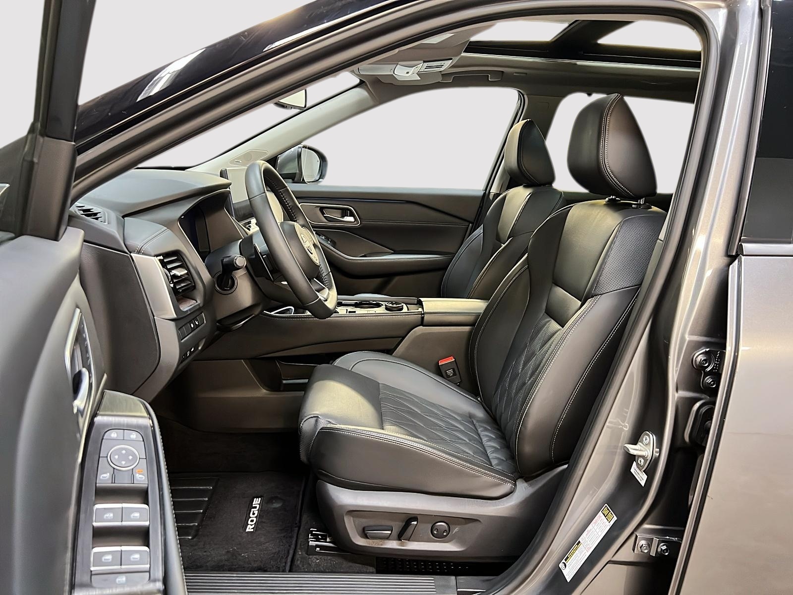 Nissan Rogue PLATINUM CUIR TOIT PANO NAV 4RM 2024 - image #7