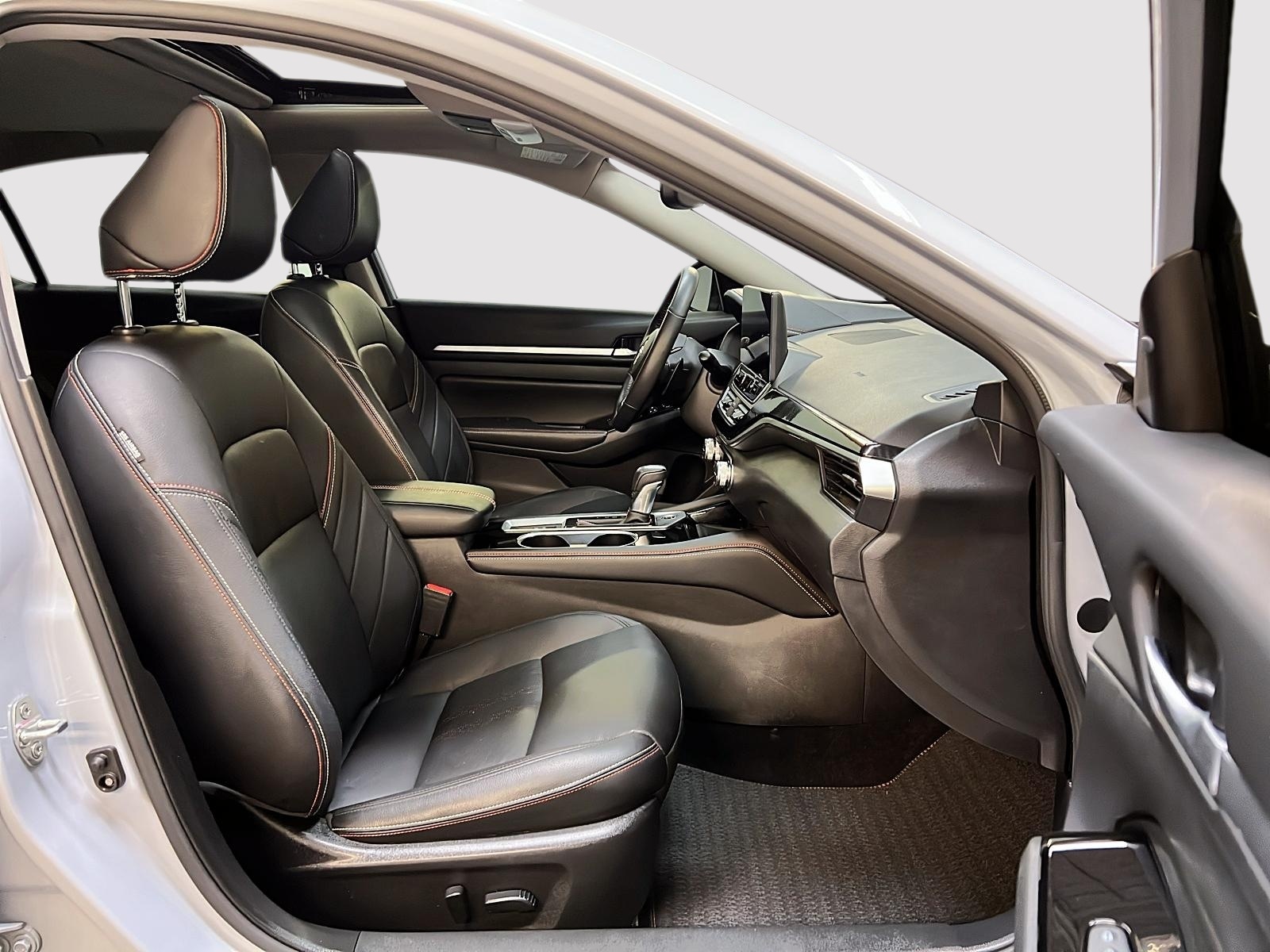 Nissan Altima SR PREMIUM CUIR TOIT NAV 4RM 2024 - image #8
