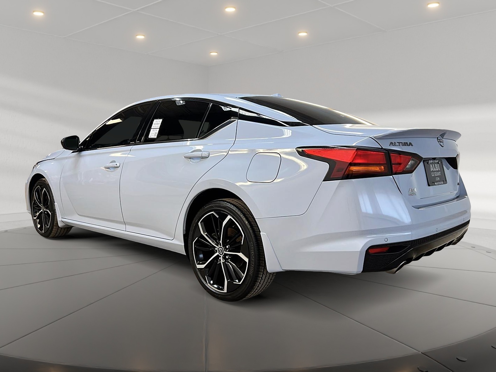 Nissan Altima SR PREMIUM CUIR TOIT NAV 4RM 2024 - image #6