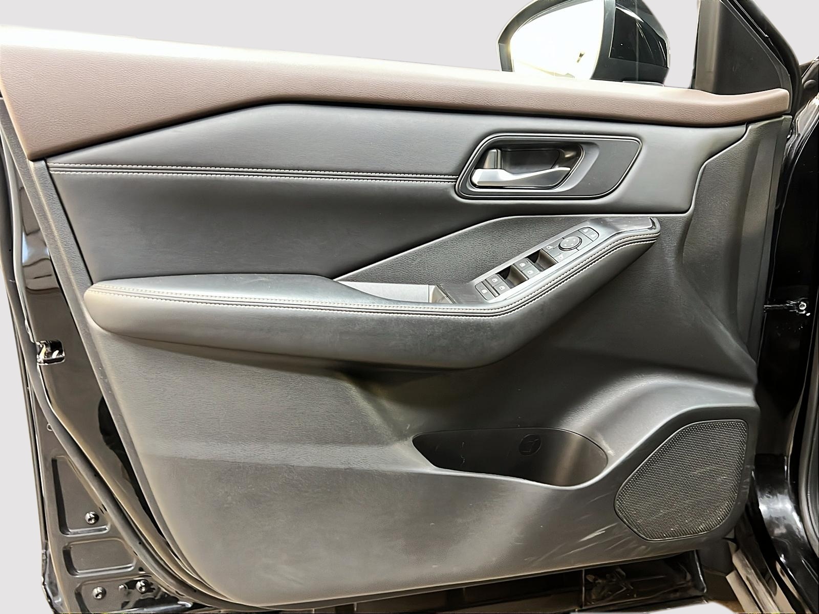 Nissan Rogue SV MIDNIGHT CUIR TOIT PANO 4RM 2023 - image #25