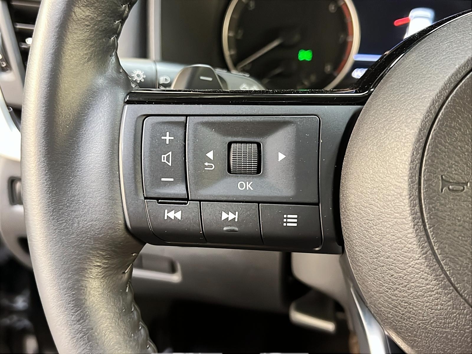 Nissan Rogue SV MIDNIGHT CUIR TOIT PANO 4RM 2023 - image #22