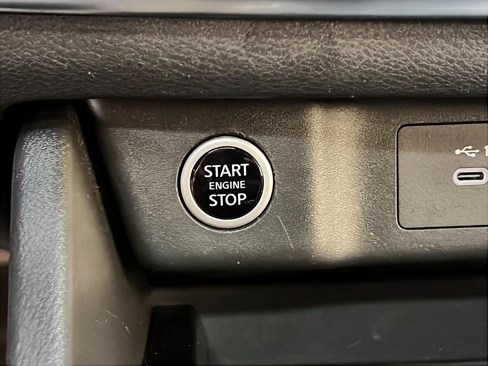 Nissan Rogue SV MIDNIGHT CUIR TOIT PANO 4RM 2023 - image #17