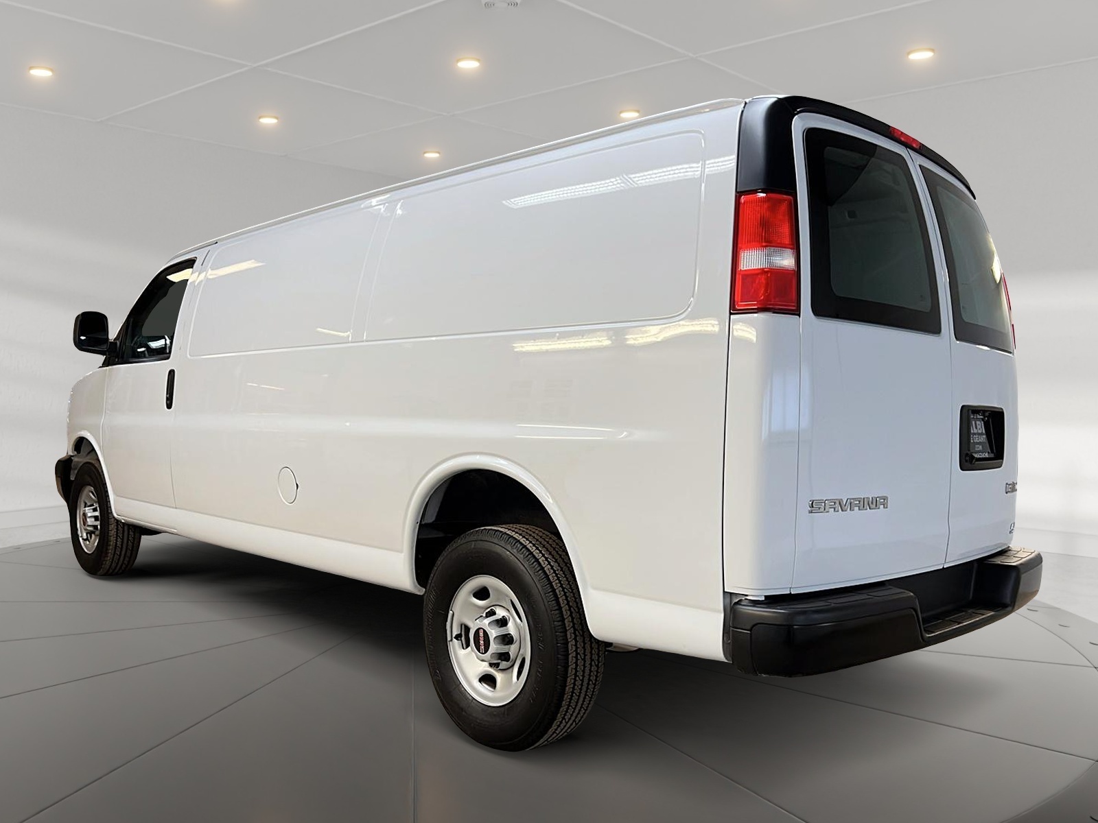 GMC Savana Cargo 2500 WT 155 2024 - image #6