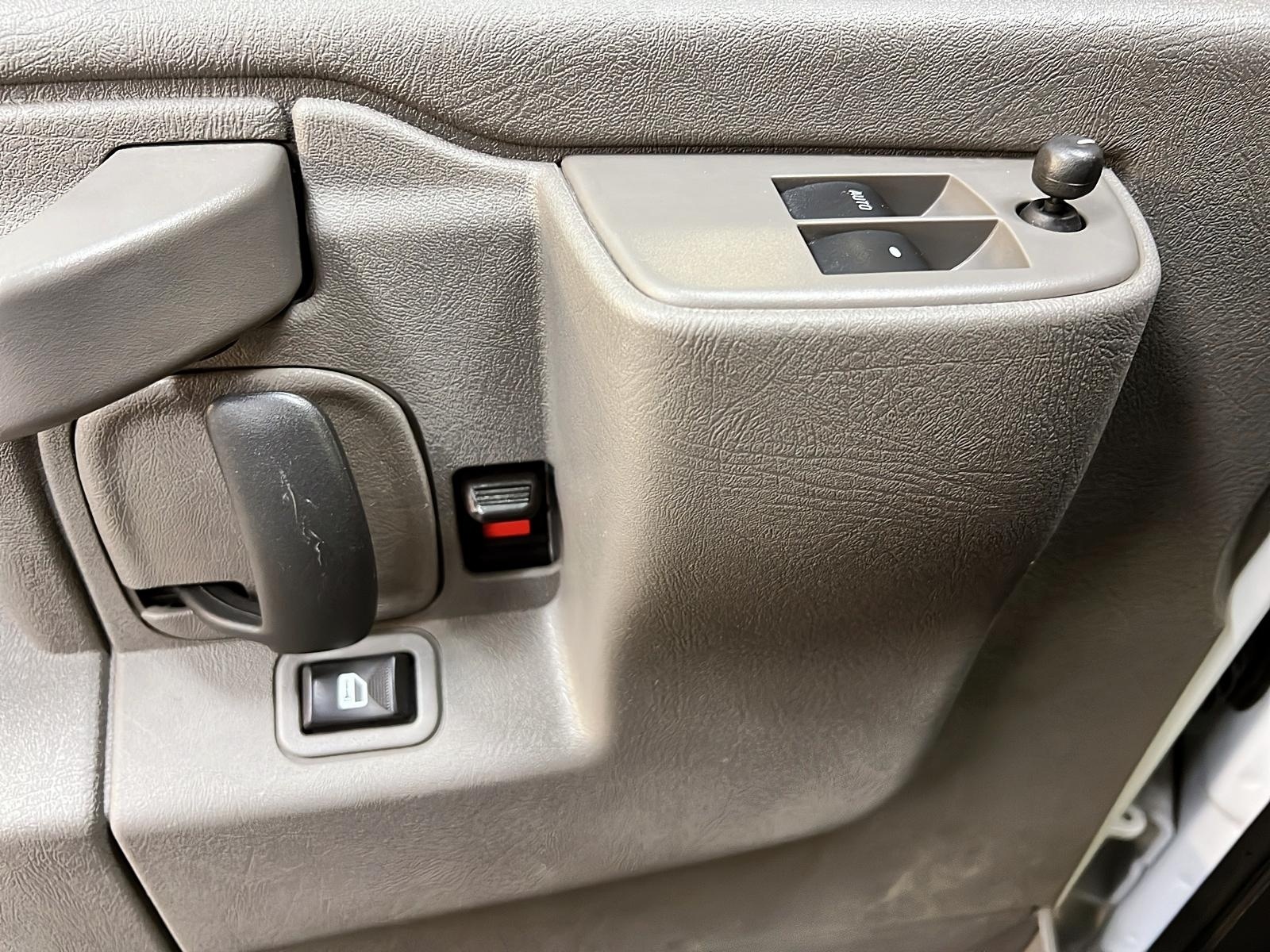 GMC Savana Cargo 2500 WT 155 2024 - image #14