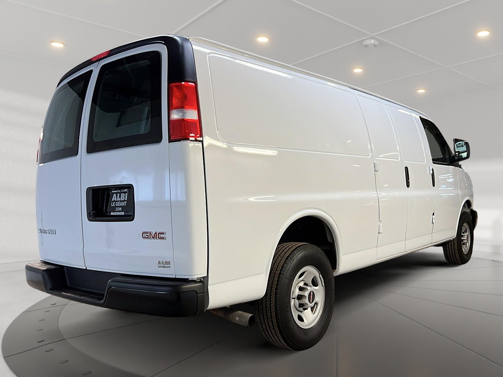 GMC Savana Cargo 2500 WT 155 2024 - image #4