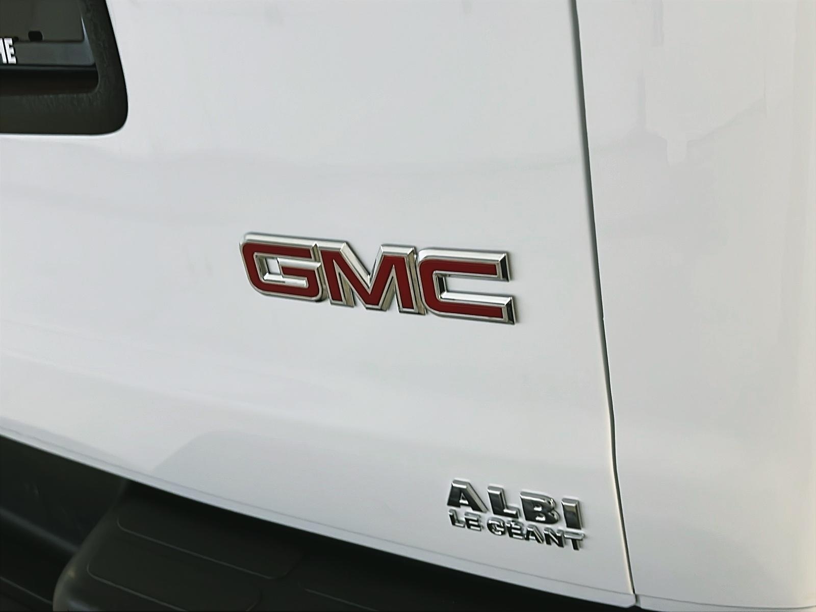 GMC Savana Cargo 2500 WT 155 2024 - image #17