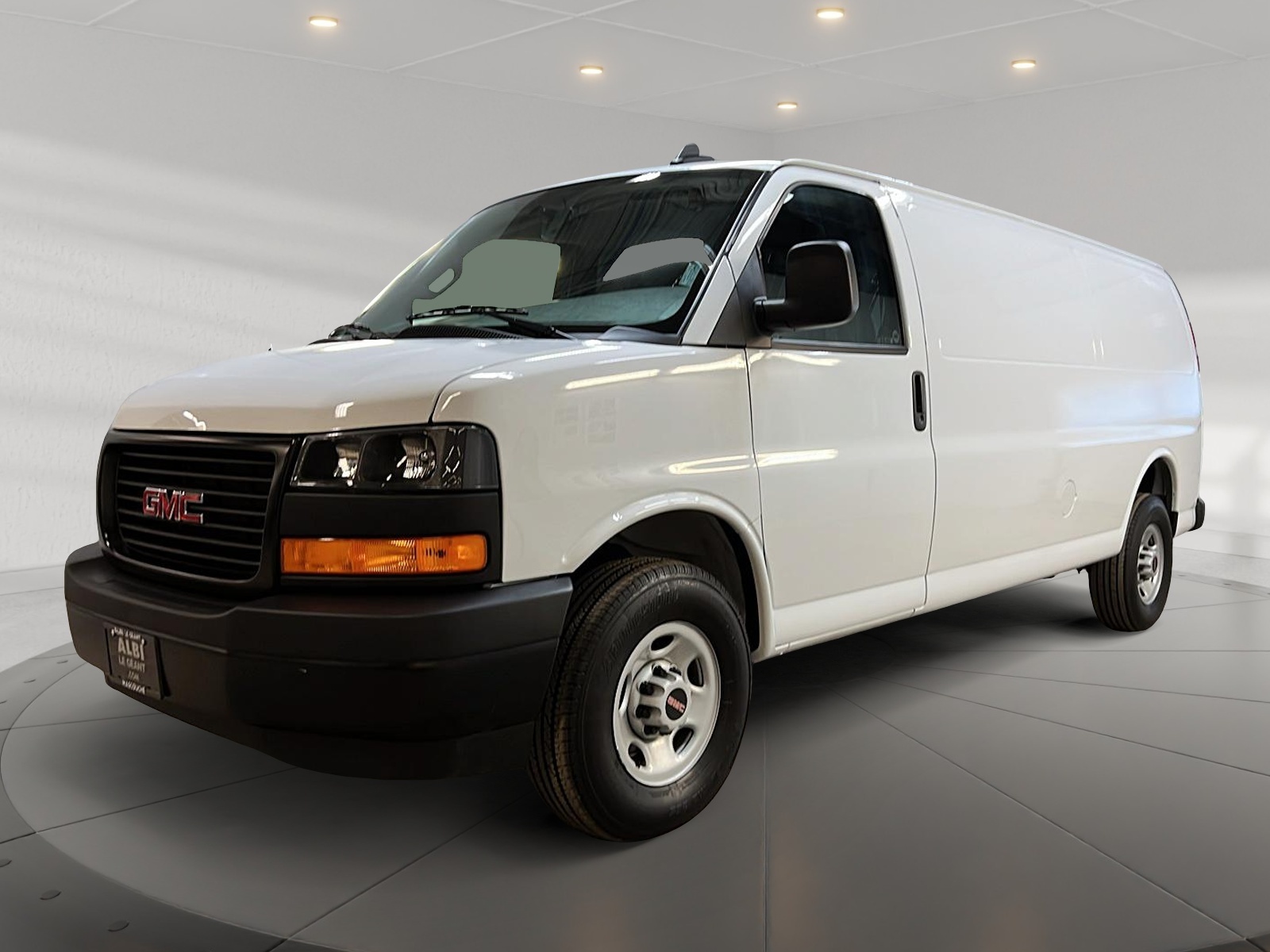 GMC Savana Cargo 2500 WT 155 2024 - image #1