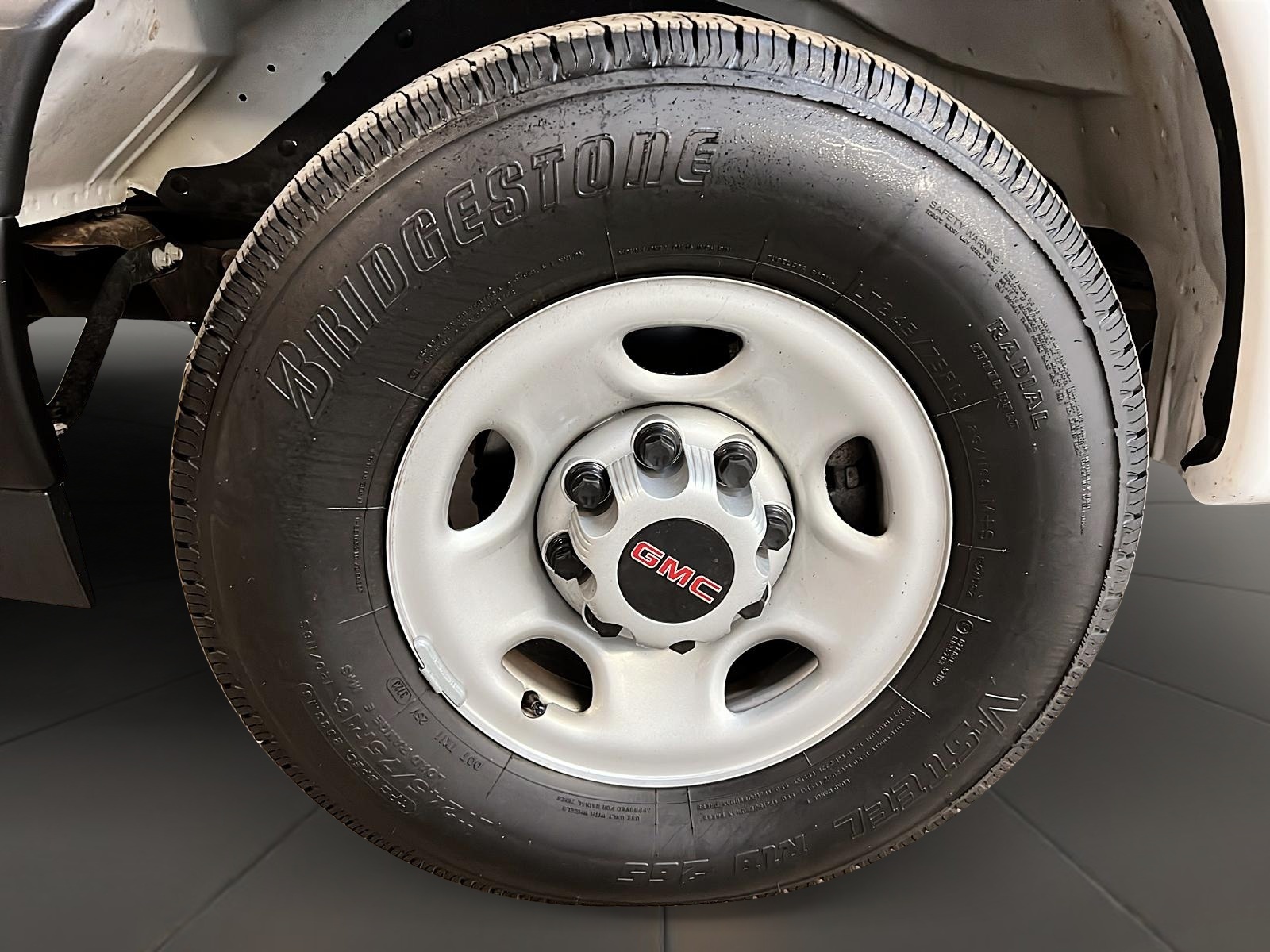 GMC Savana Cargo 2500 WT 155 2024 - image #18