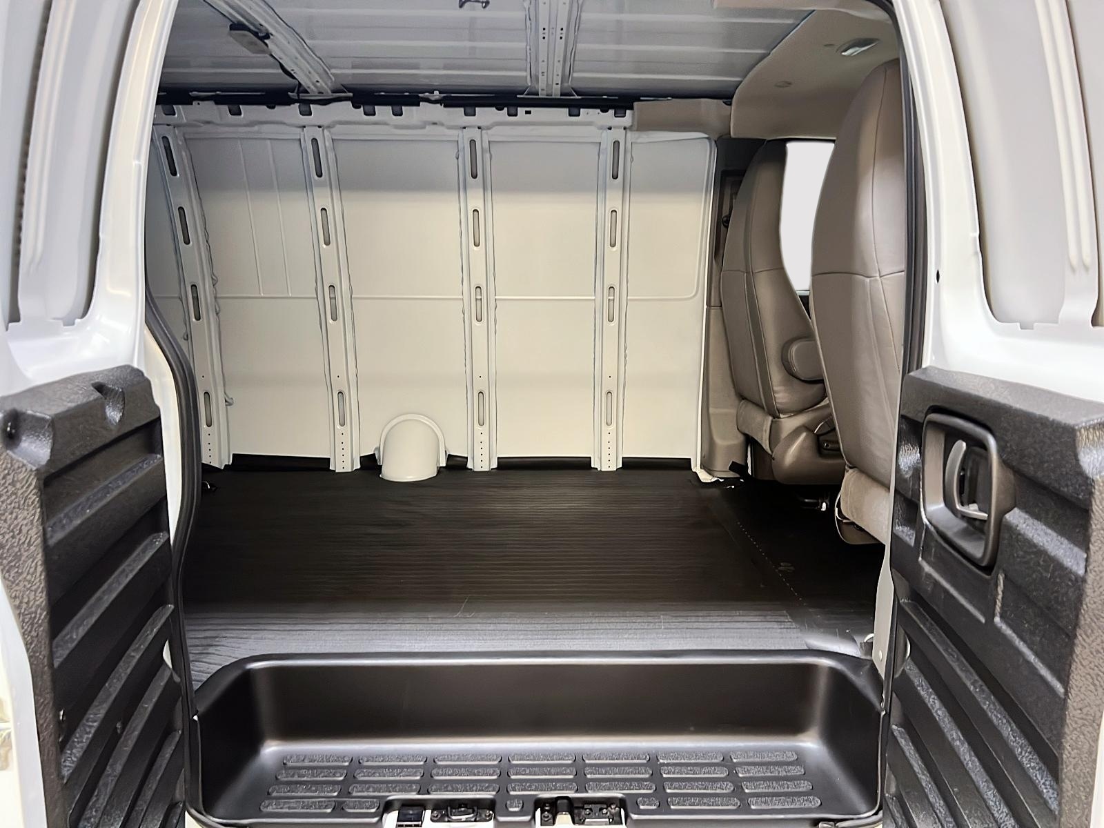 Chevrolet Express Cargo 2500 WT 155 2024 - image #9