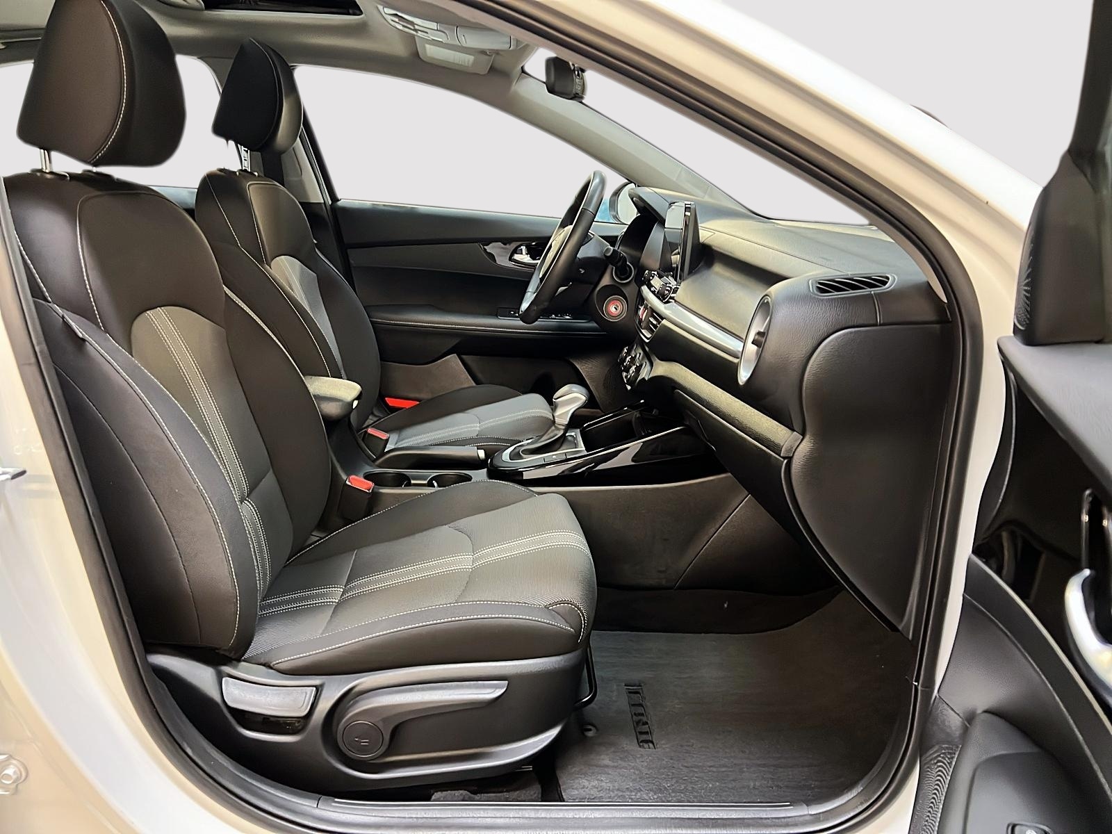 Kia Forte EX + TOIT 2024 - image #8