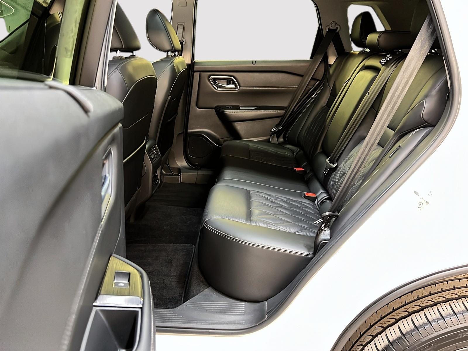 Nissan Rogue PLATINUM CUIR TOIT PANO NAV 4RM 2024 - image #9