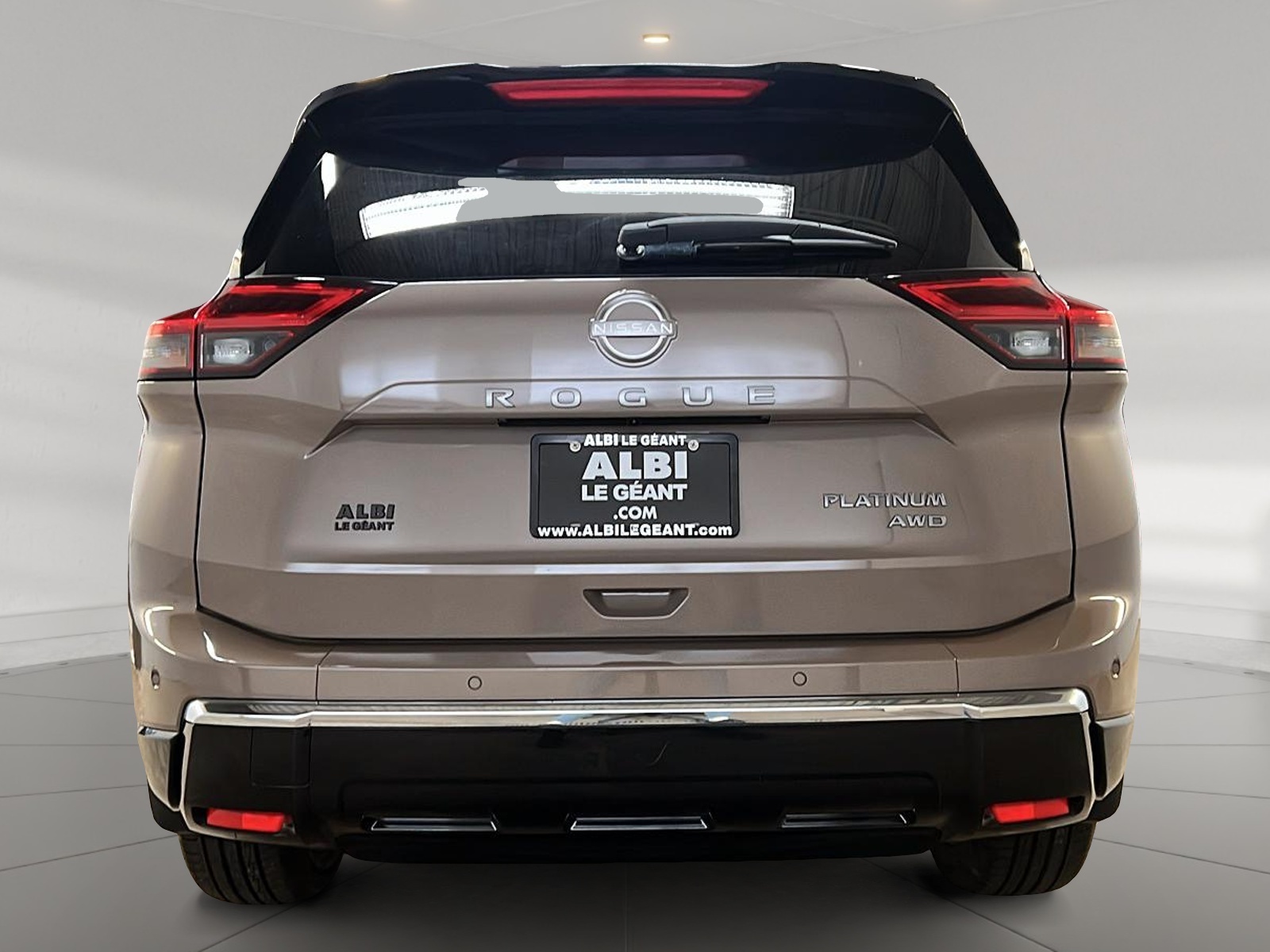 Nissan Rogue PLATINUM CUIR TOIT PANO NAV 4RM 2024 - image #5