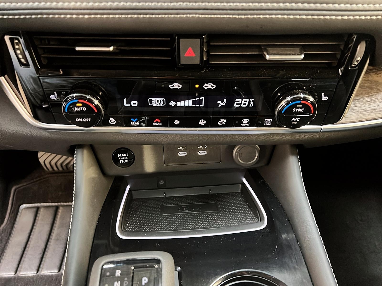 Nissan Rogue PLATINUM CUIR TOIT PANO NAV 4RM 2024 - image #17