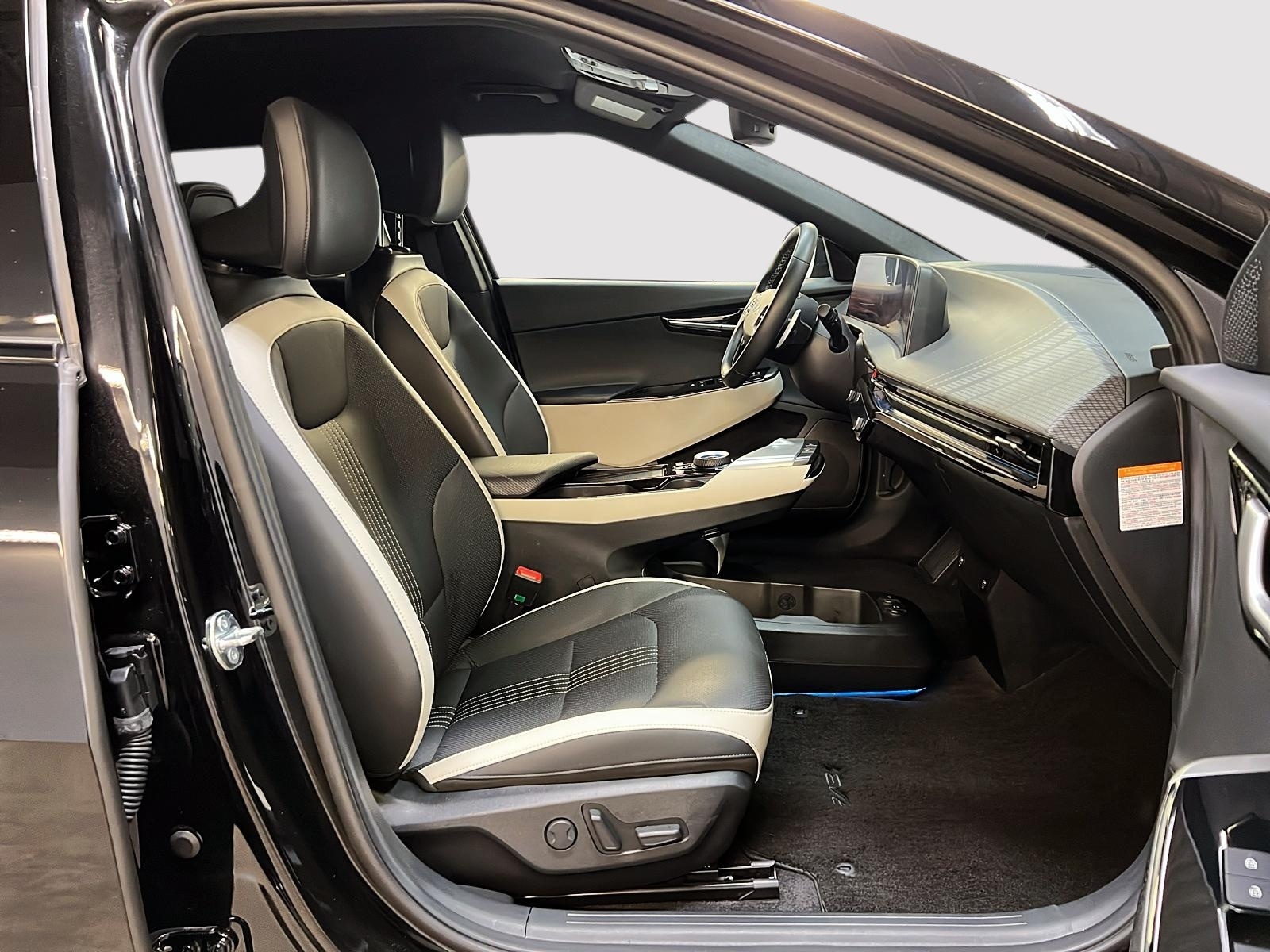 Kia EV6 LAND GT LINE 1 CUIR NAV 4RM 2024 - image #8