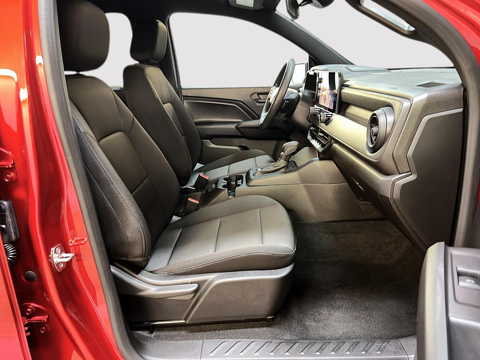 Chevrolet Colorado WT CREW CAB 4X4 2023 - image #8