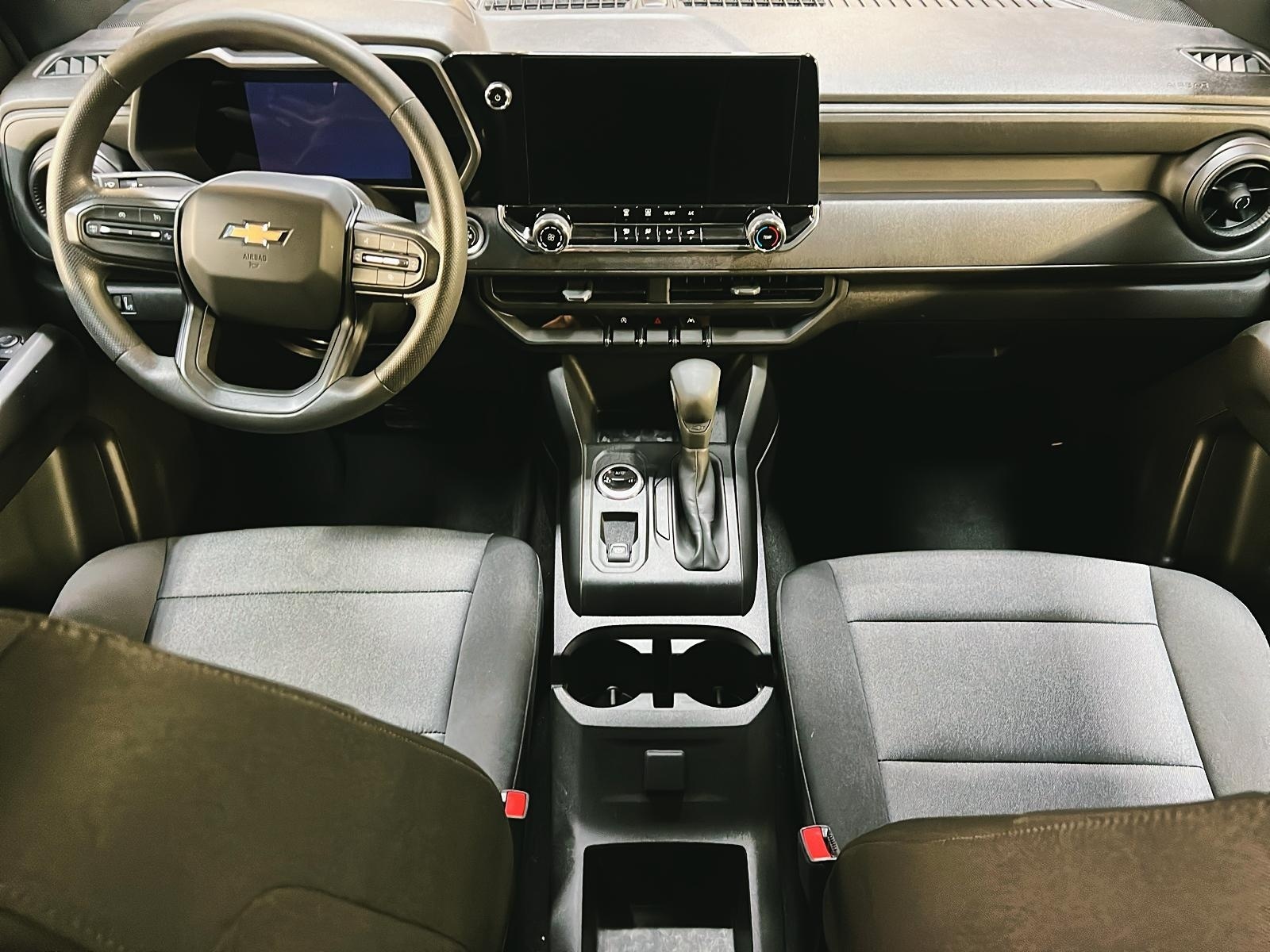 Chevrolet Colorado WT CREW CAB 4X4 2023 - image #10