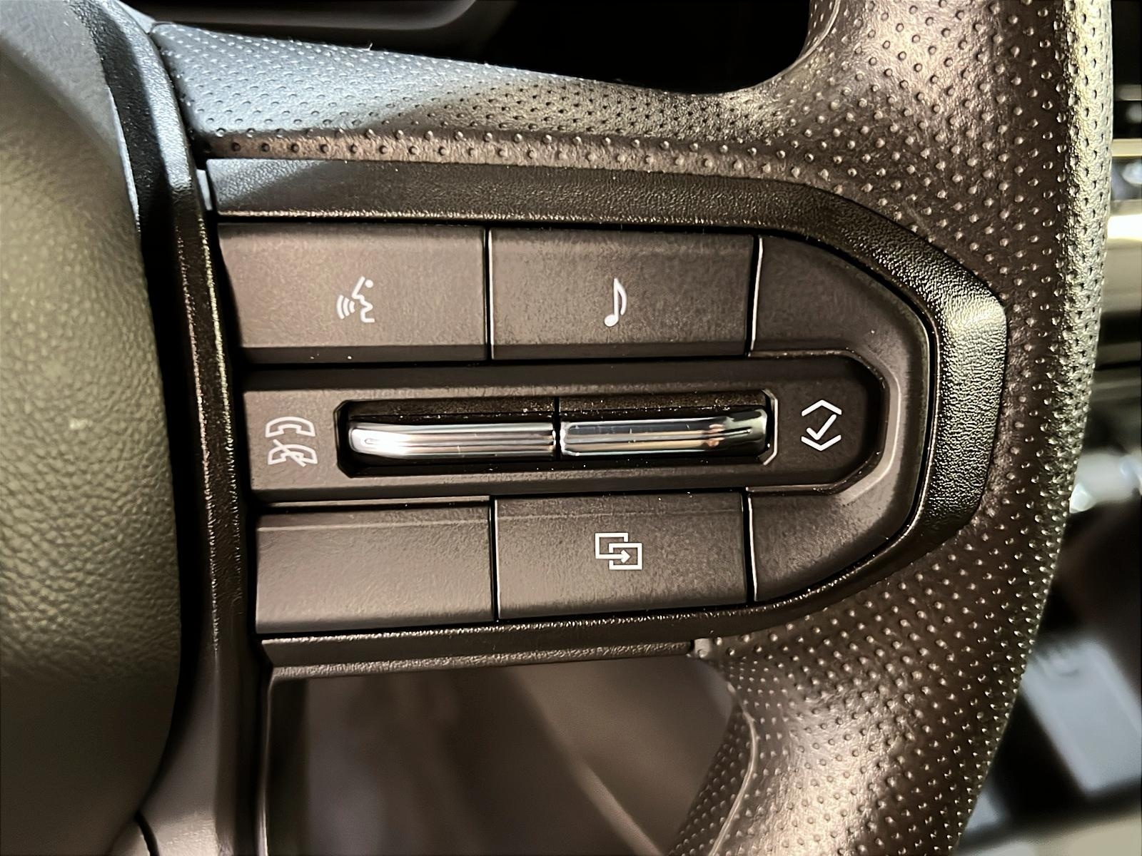 Chevrolet Colorado WT PREFERRED CREW CAB 4X4 2023 - image #18