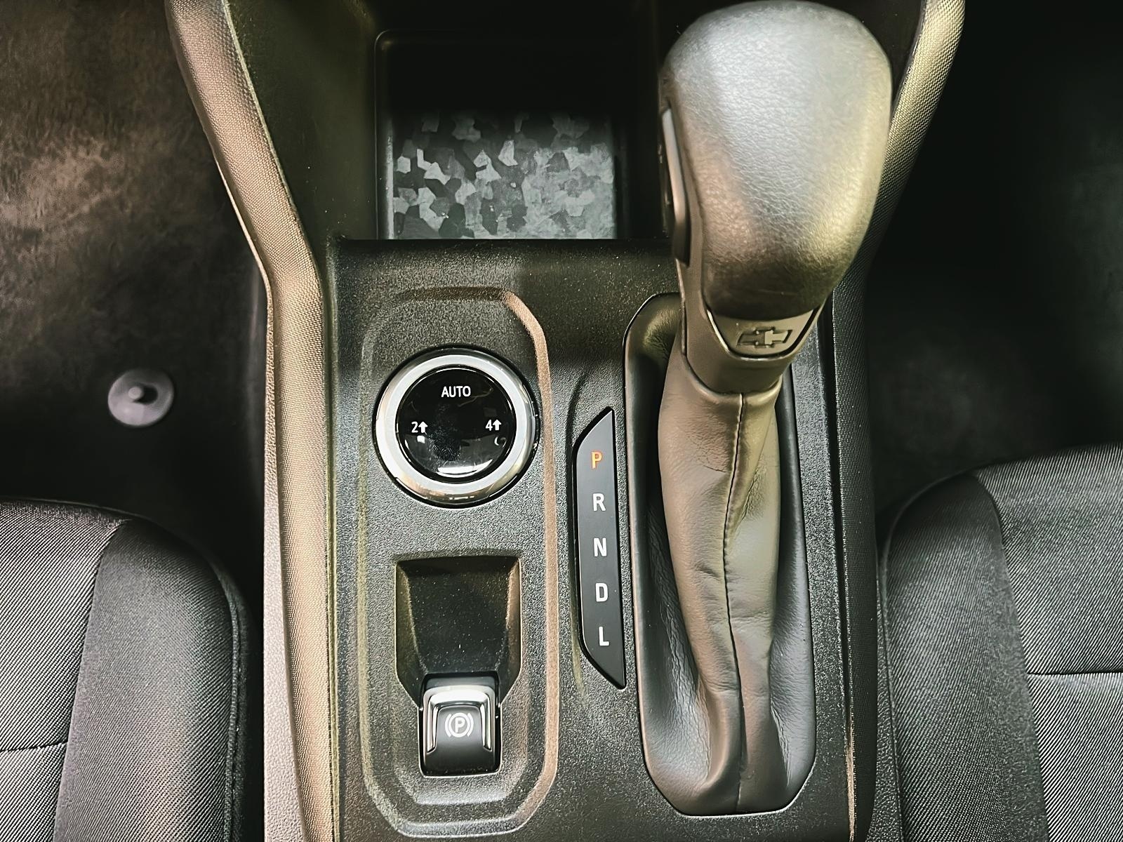 Chevrolet Colorado WT PREFERRED CREW CAB 4X4 2023 - image #13