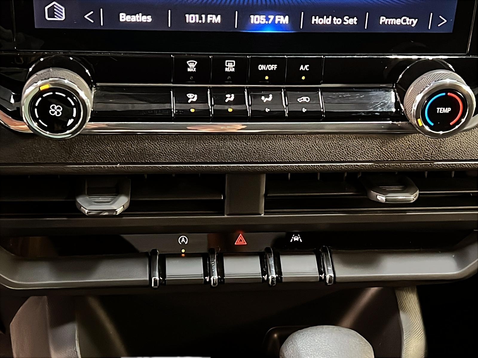 Chevrolet Colorado WT PREFERRED CREW CAB 4X4 2023 - image #14