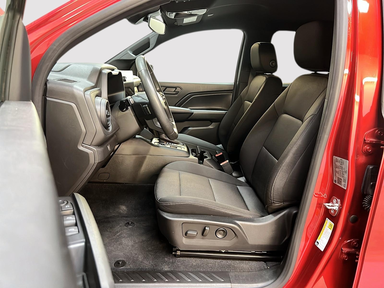 Chevrolet Colorado WT PREFERRED CREW CAB 4X4 2023 - image #7