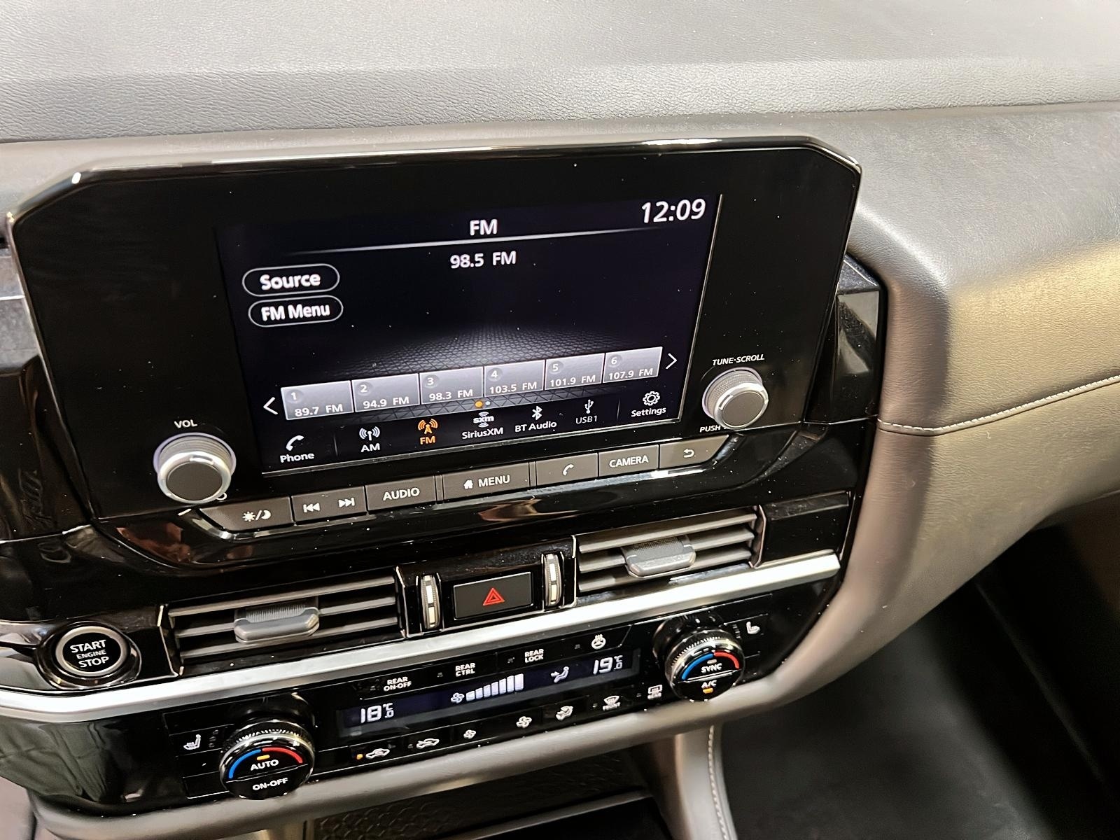 Nissan Pathfinder SV TOIT PANO 4RM 2024 - image #19