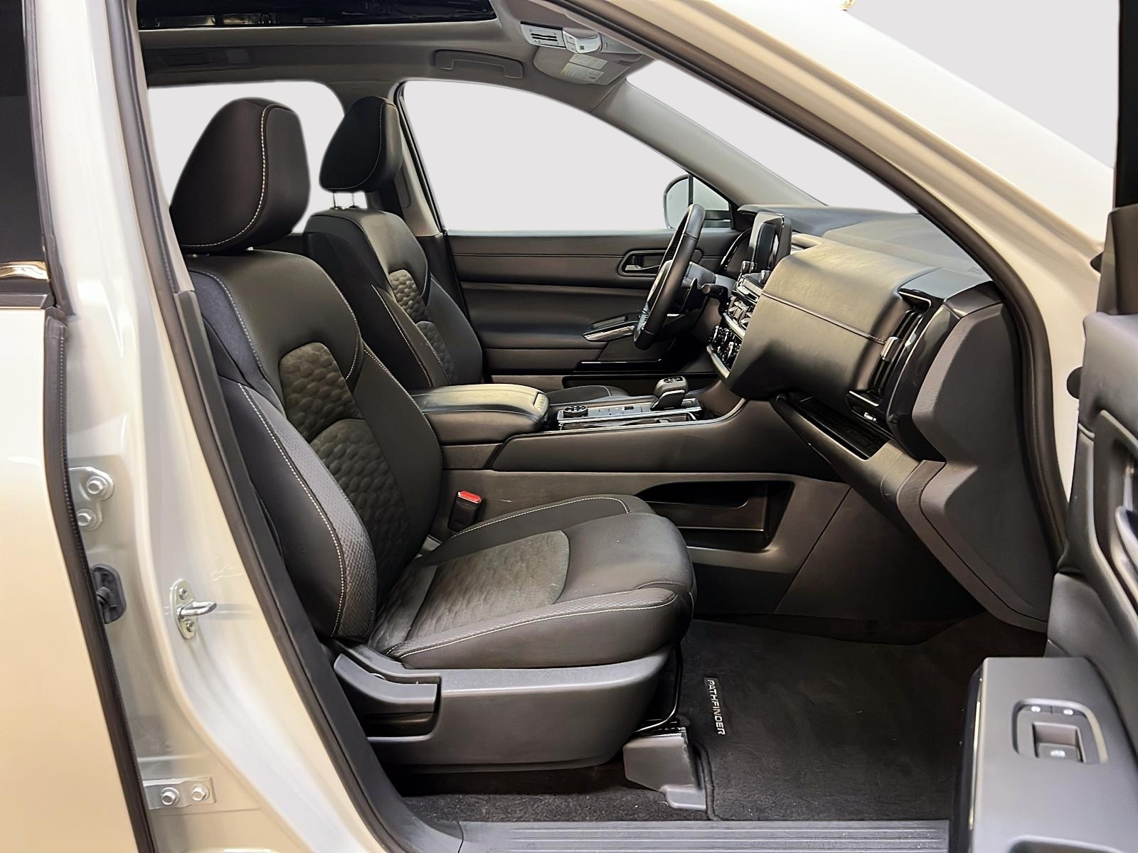 Nissan Pathfinder SV TOIT PANO 4RM 2024 - image #8