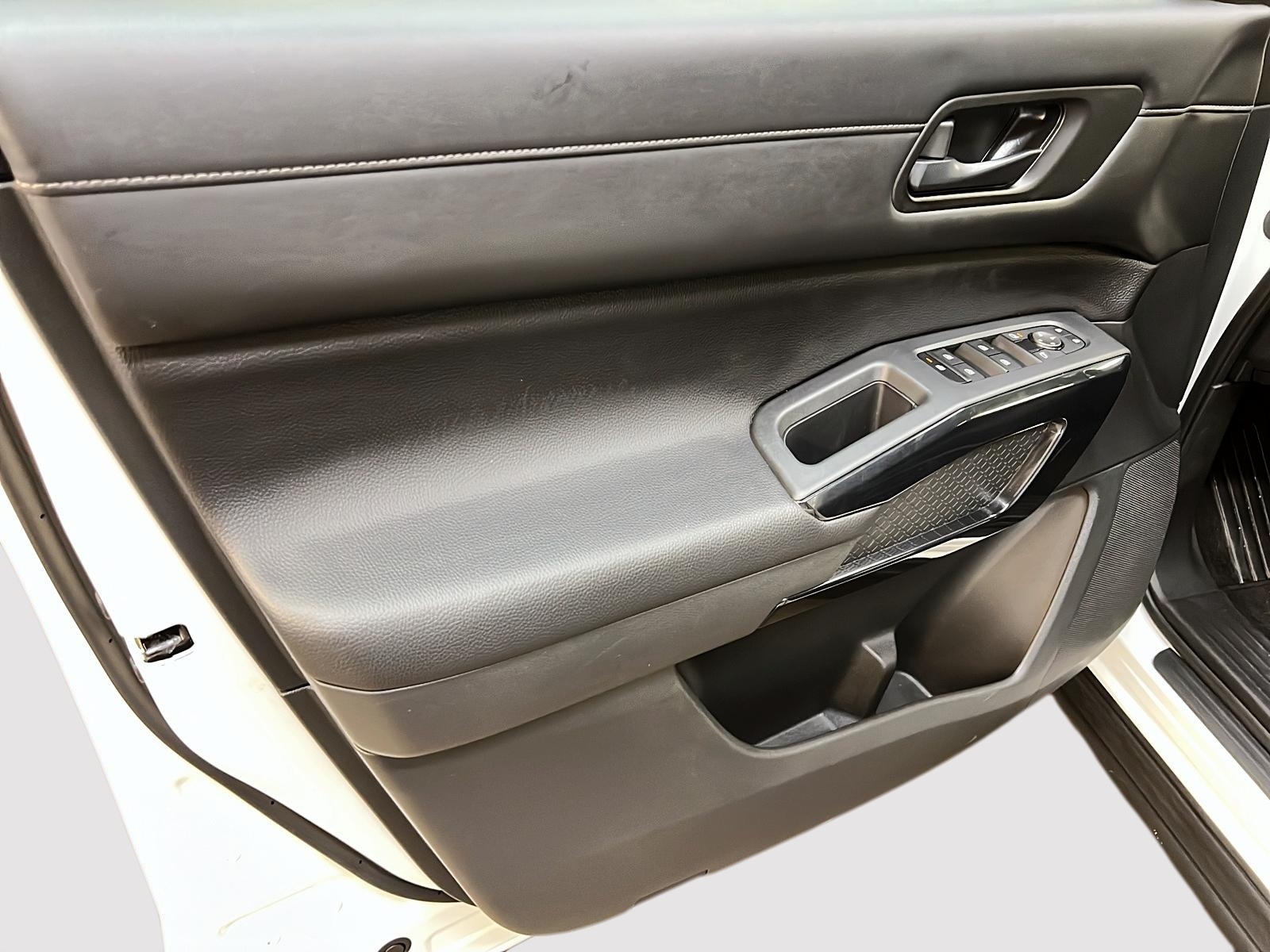 Nissan Pathfinder SV TOIT PANO 4RM 2024 - image #26
