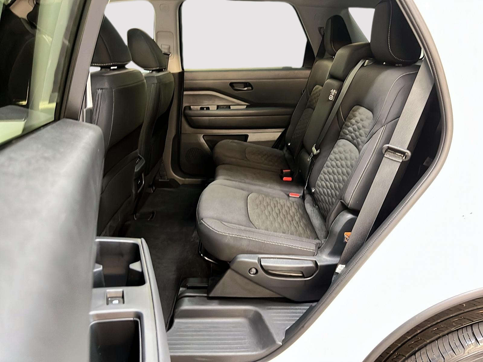 Nissan Pathfinder SV TOIT PANO 4RM 2024 - image #9