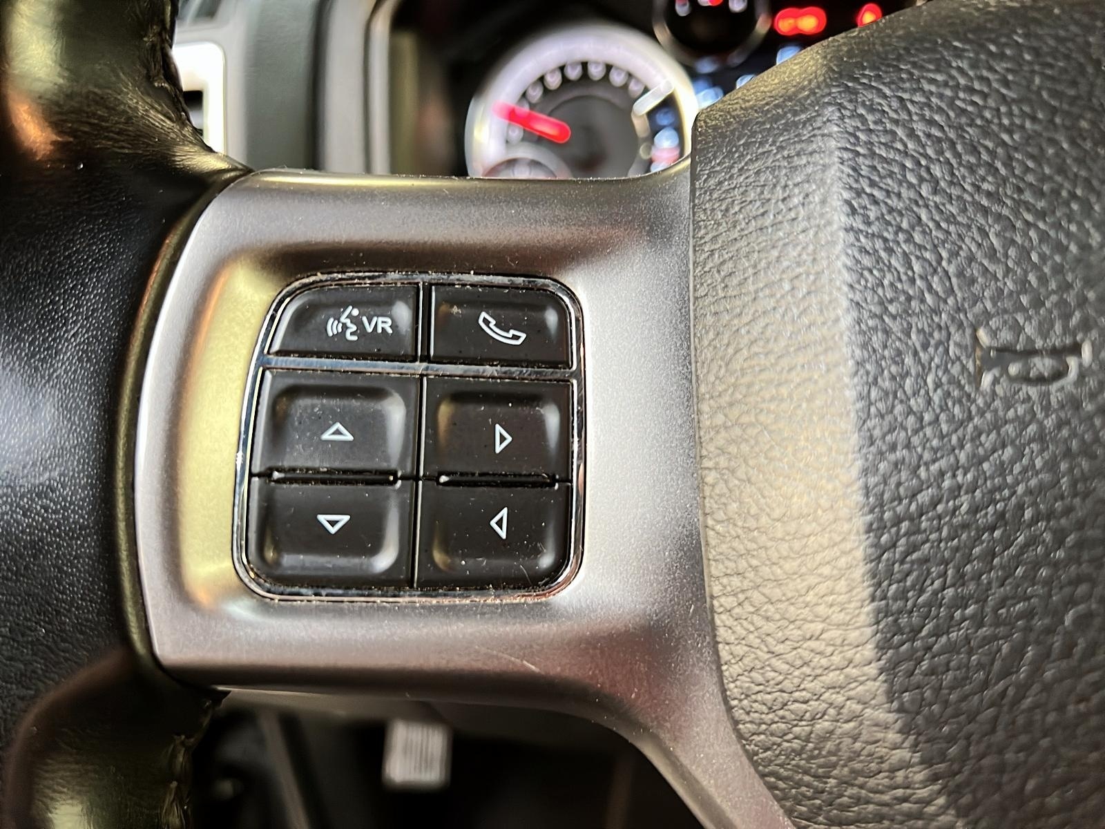 RAM 1500 Classic WARLOCK CREW CAB 4X4 2022 - image #19
