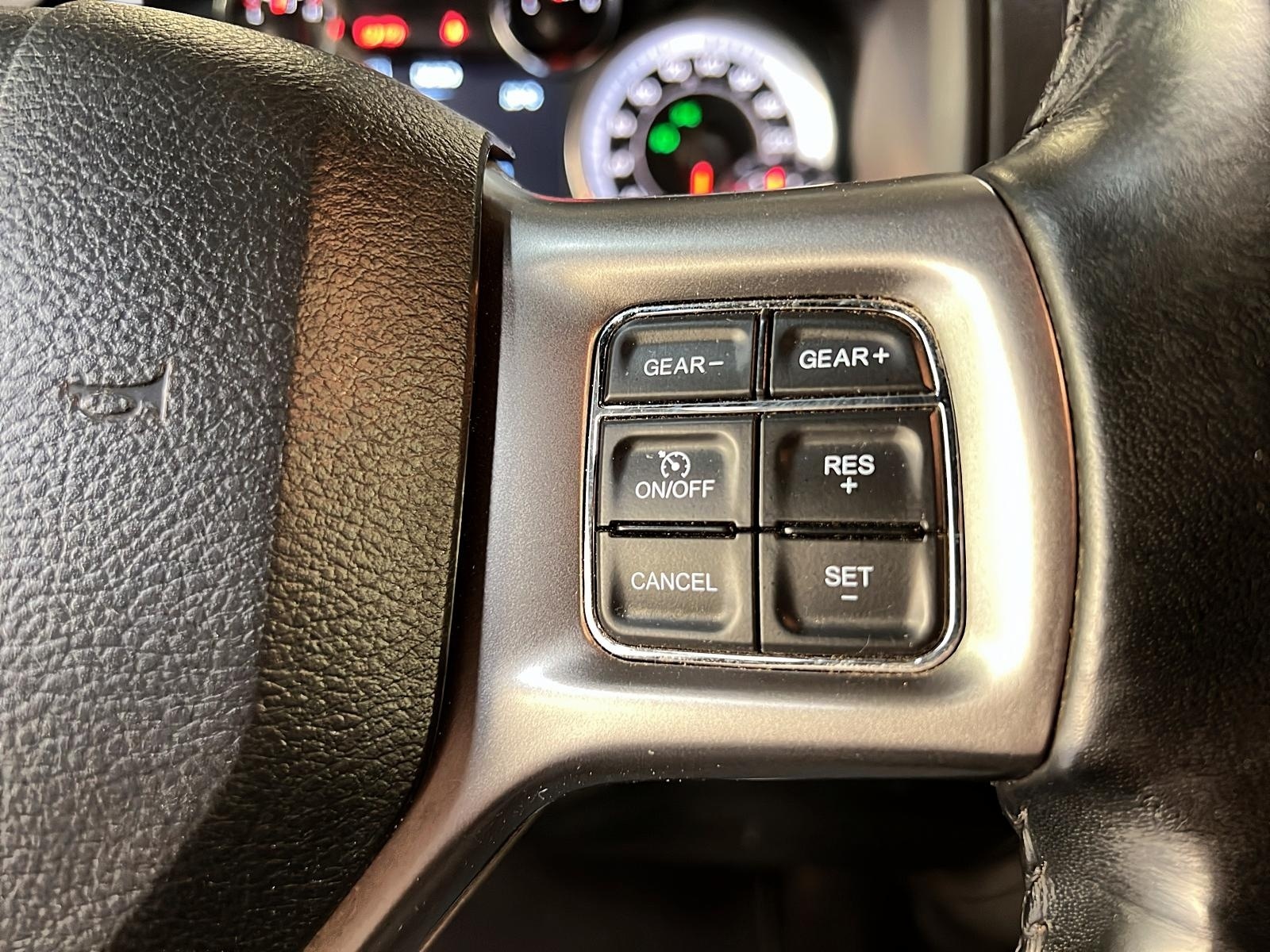 RAM 1500 Classic WARLOCK CREW CAB 4X4 2022 - image #18