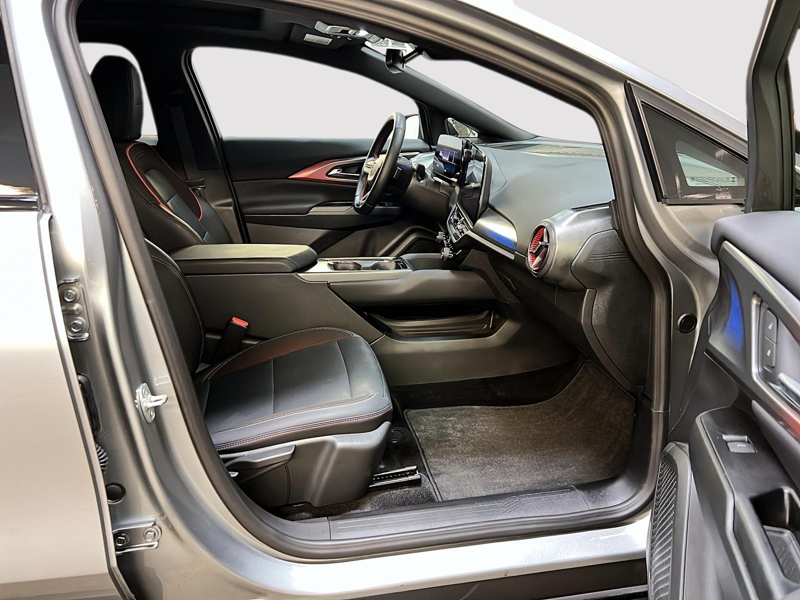 Chevrolet Equinox EV 2RS CUIR TOIT PANO NAV 2025 - image #8