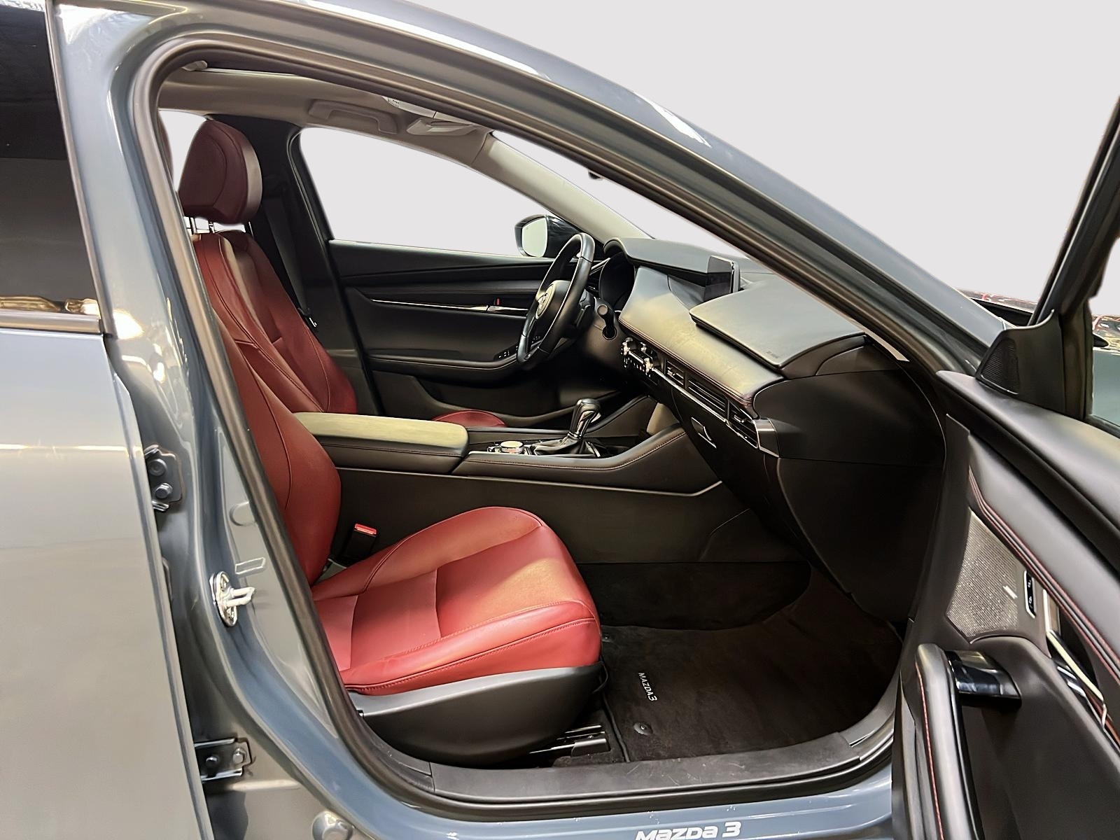Mazda Mazda3 GT TURBO CUIR TOIT NAV 4RM 2023 - image #8