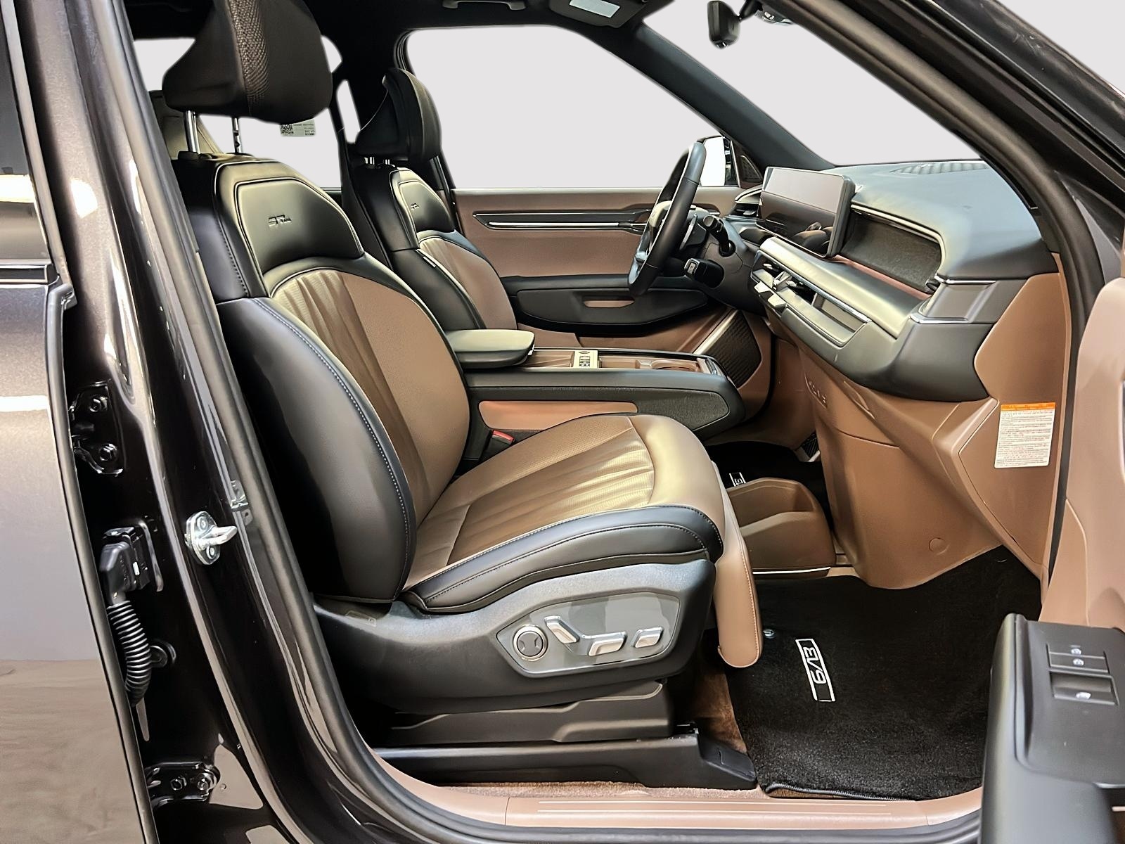 Kia EV9 LAND GT LINE CUIR TOIT PANO NAV 4RM 2024 - image #8