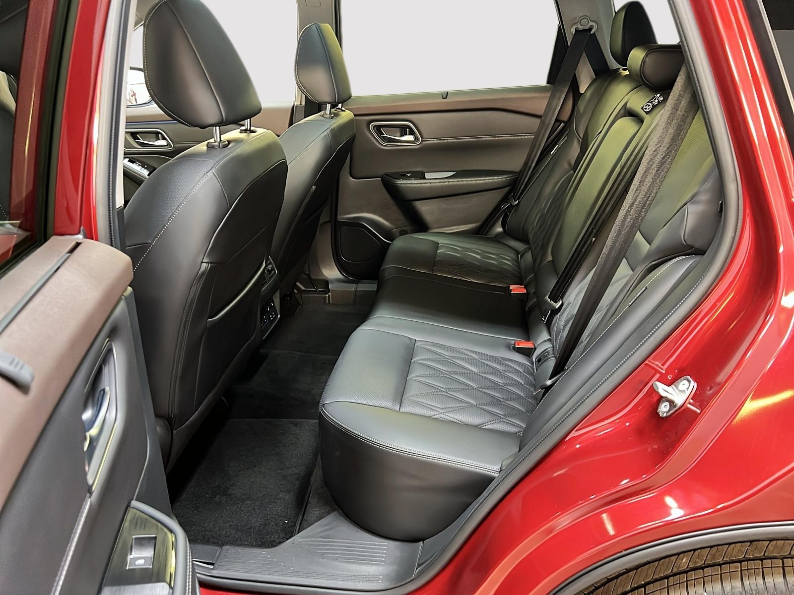 Nissan Rogue PLATINIUM CUIR  TOIT PANO NAV 4RM 2023 - image #10