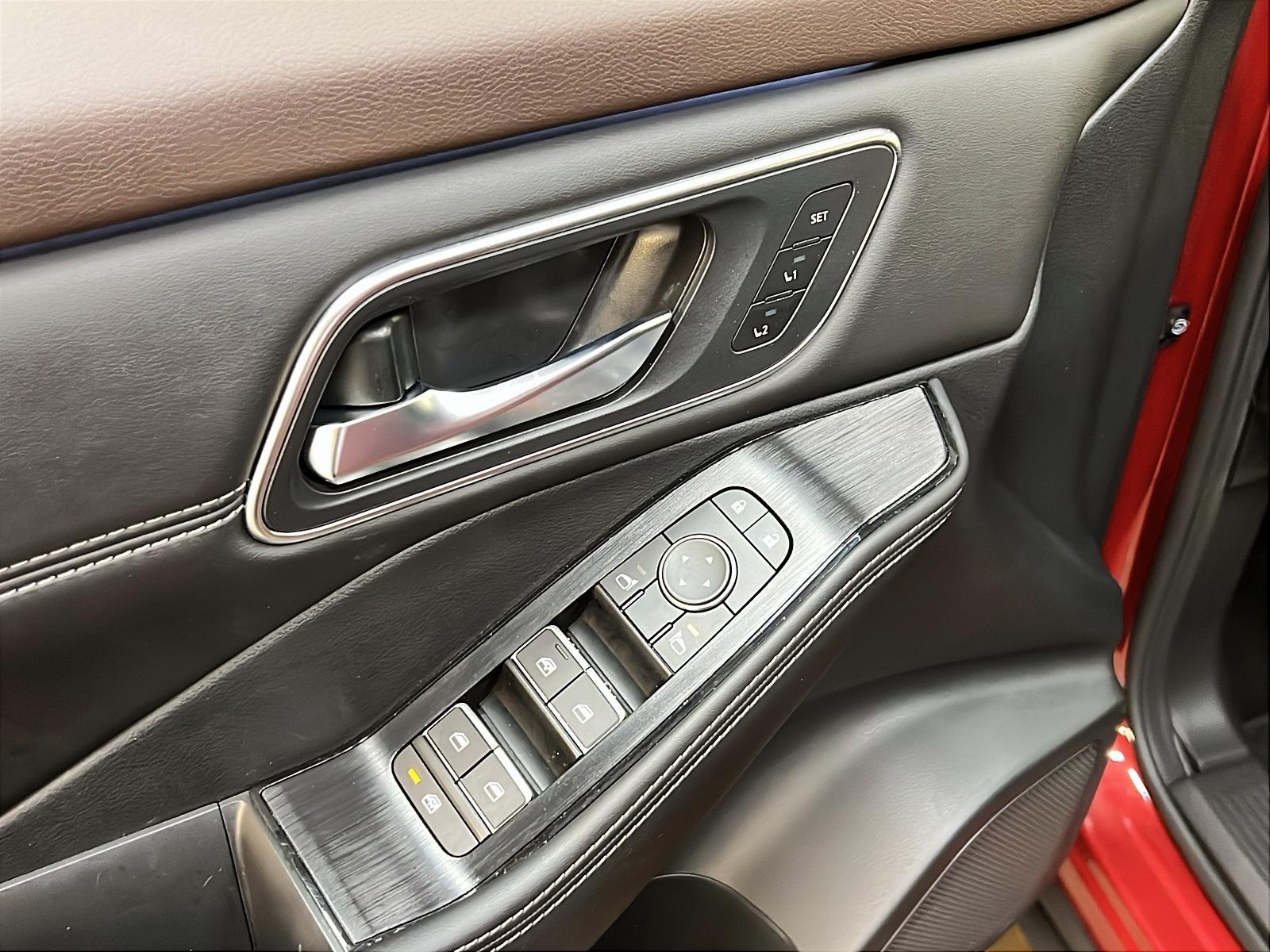 Nissan Rogue PLATINIUM CUIR  TOIT PANO NAV 4RM 2023 - image #26