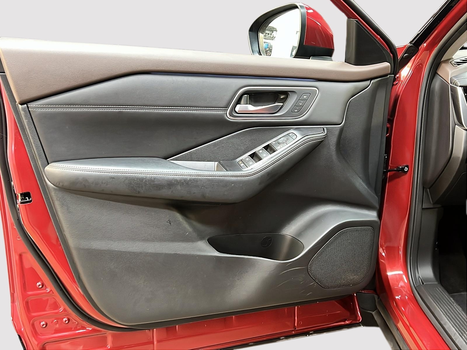 Nissan Rogue PLATINIUM CUIR  TOIT PANO NAV 4RM 2023 - image #28