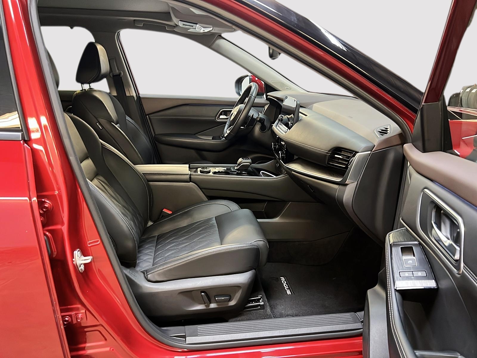 Nissan Rogue PLATINIUM CUIR  TOIT PANO NAV 4RM 2023 - image #8