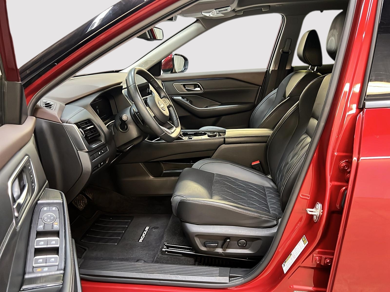 Nissan Rogue PLATINIUM CUIR  TOIT PANO NAV 4RM 2023 - image #7