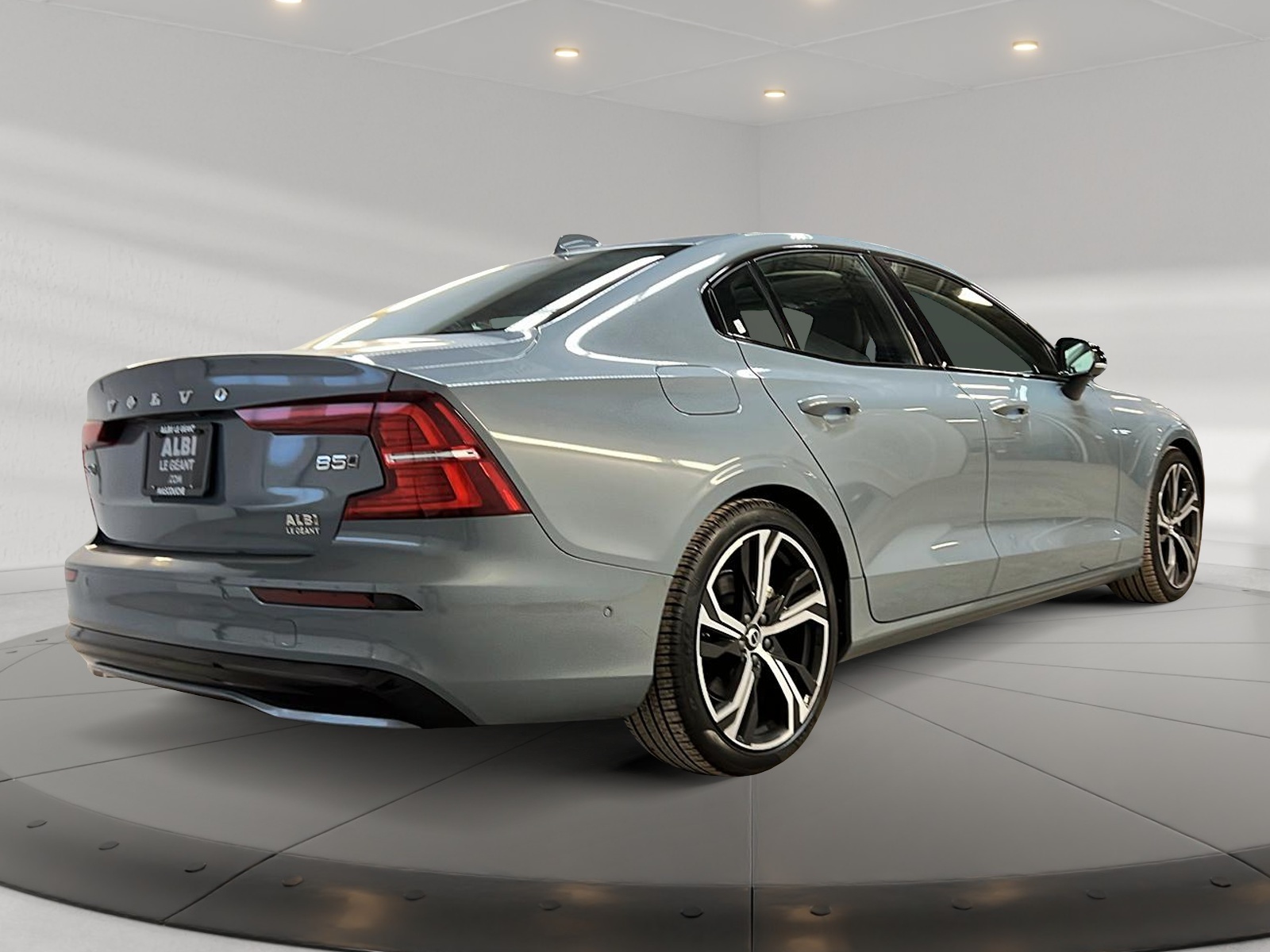 Volvo S60 B5 PLUS CUIR TOIT NAV 4RM 2024 - image #4