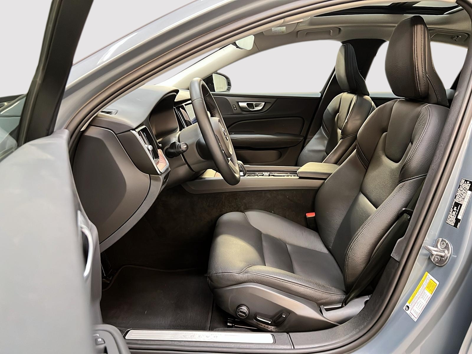 Volvo S60 B5 PLUS CUIR TOIT NAV 4RM 2024 - image #7